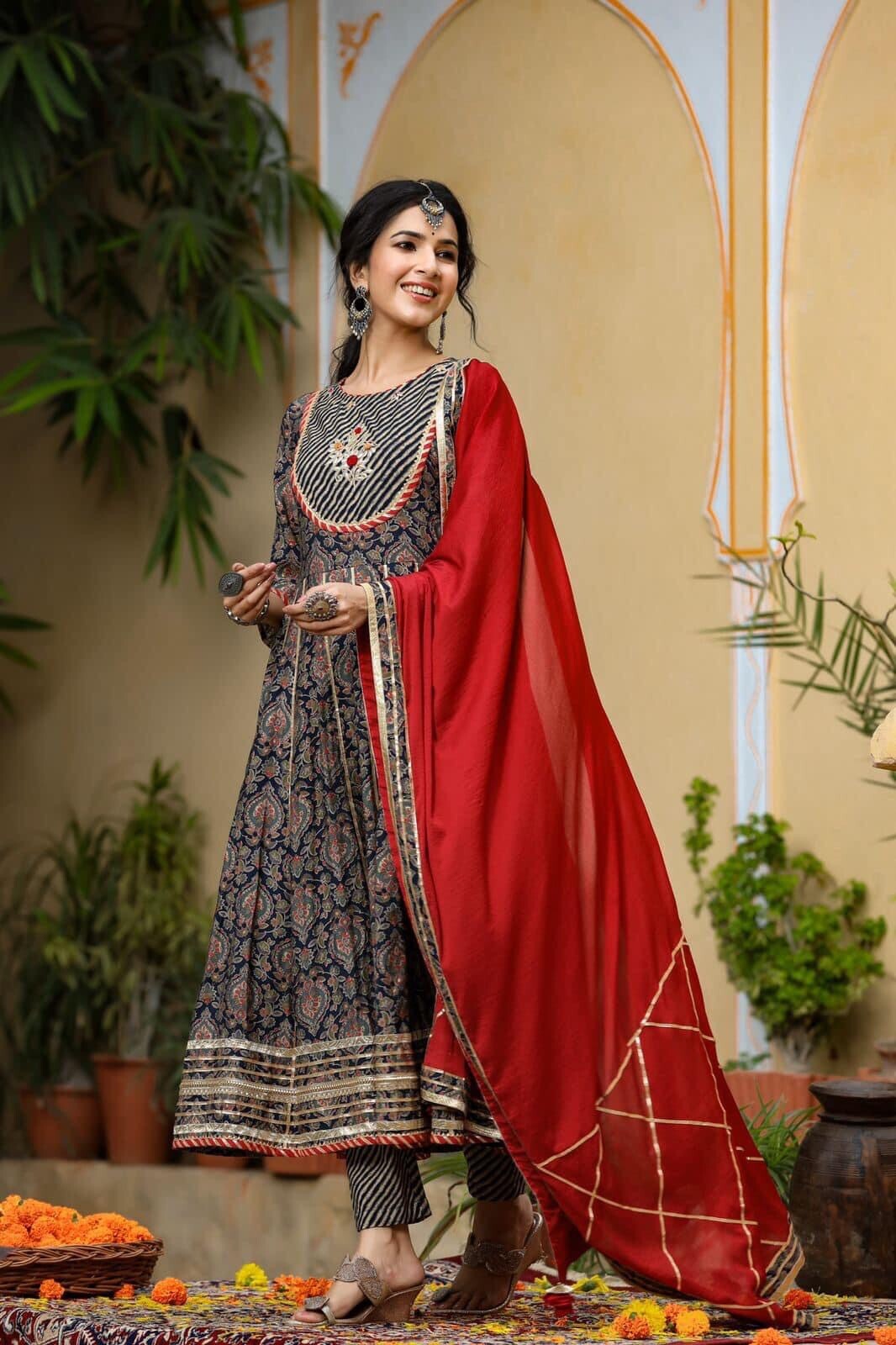 Indian Bollywood Summer Collection Printed Blue Red Gold🤩43/44 size XL