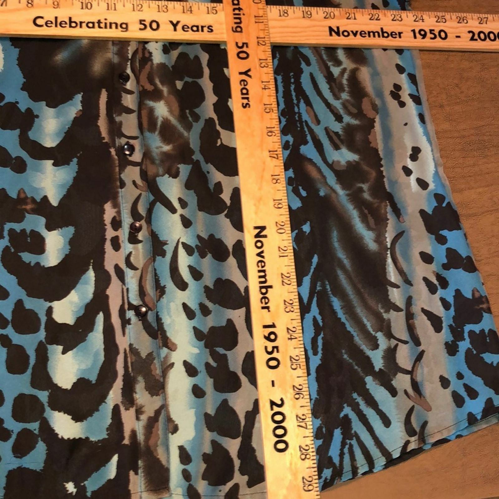 Signature by Larry Levine Lightweight Blue Tan Abstract Animal Print Top 1X