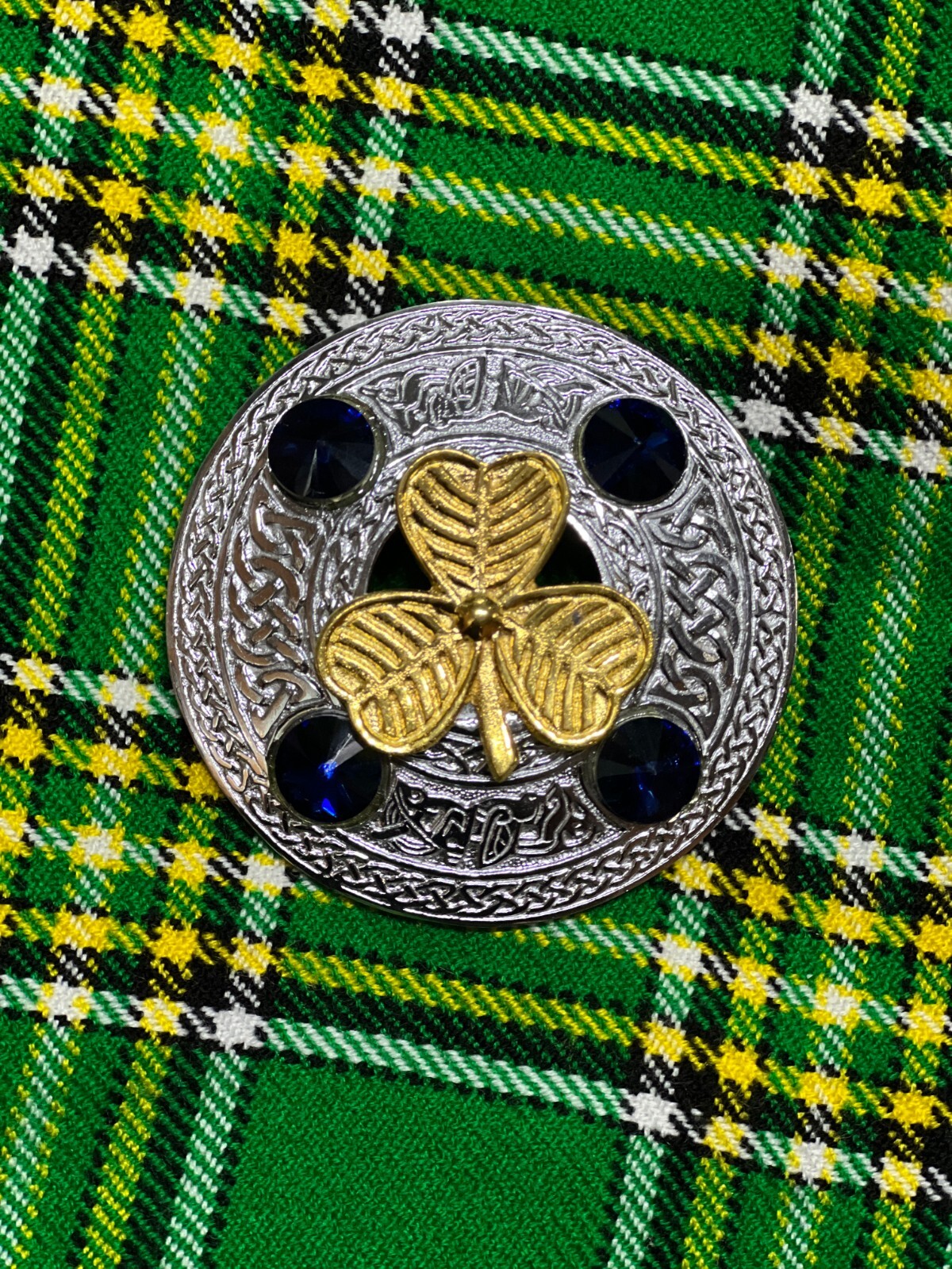 Scottish Kilt Fly Plaid Brooch Irish Shamrock Gold Finish Badge In 4 Blue Stones