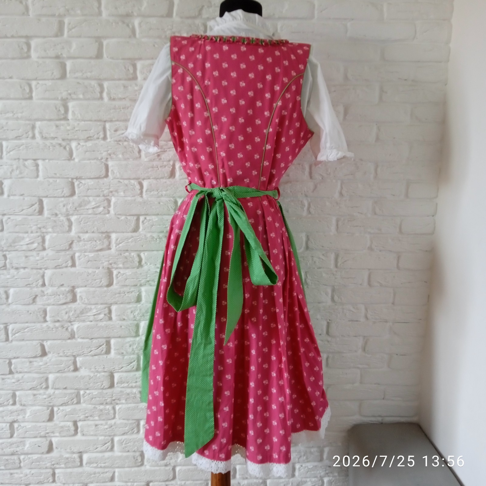 Waldschultz Tyrol Dirndl Oktoberfest Dress Size M 40/42 and white blouse