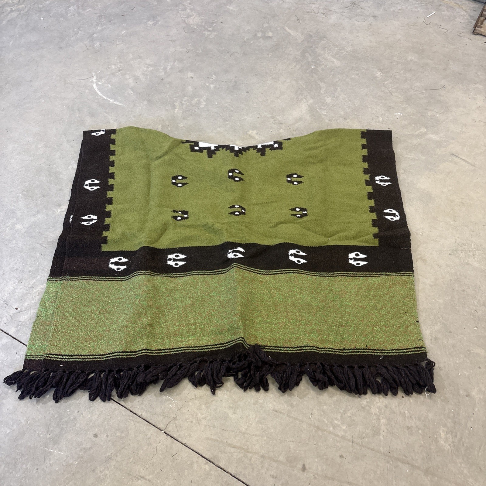 Vintage Heavy Wool Poncho Green Black White Mexican Gaban Blanket Fringe 🔥🔥🔥