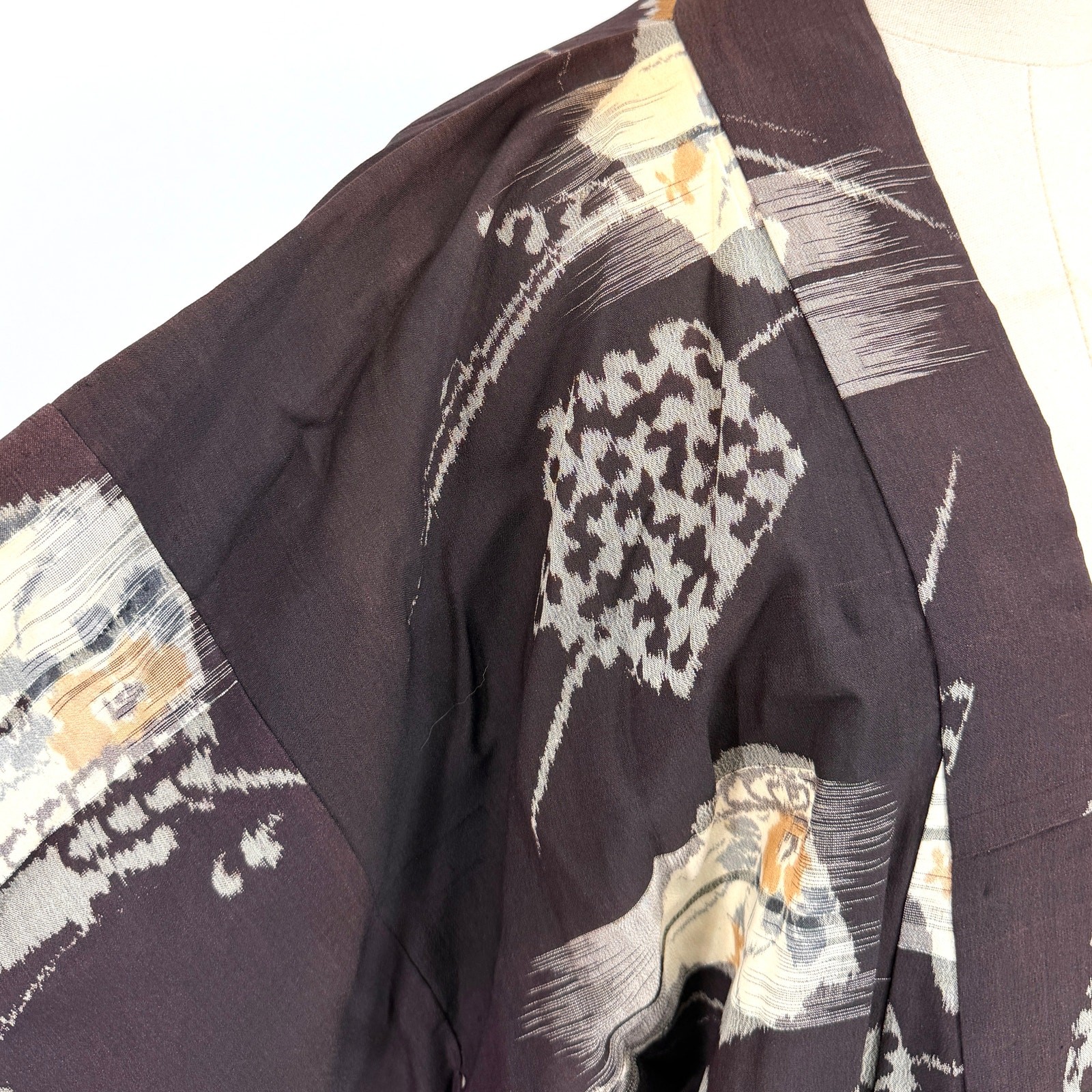 Vintage 50 Showa Era Black 100% Silk Woven Ikat Meisen Kimono Robe Gown