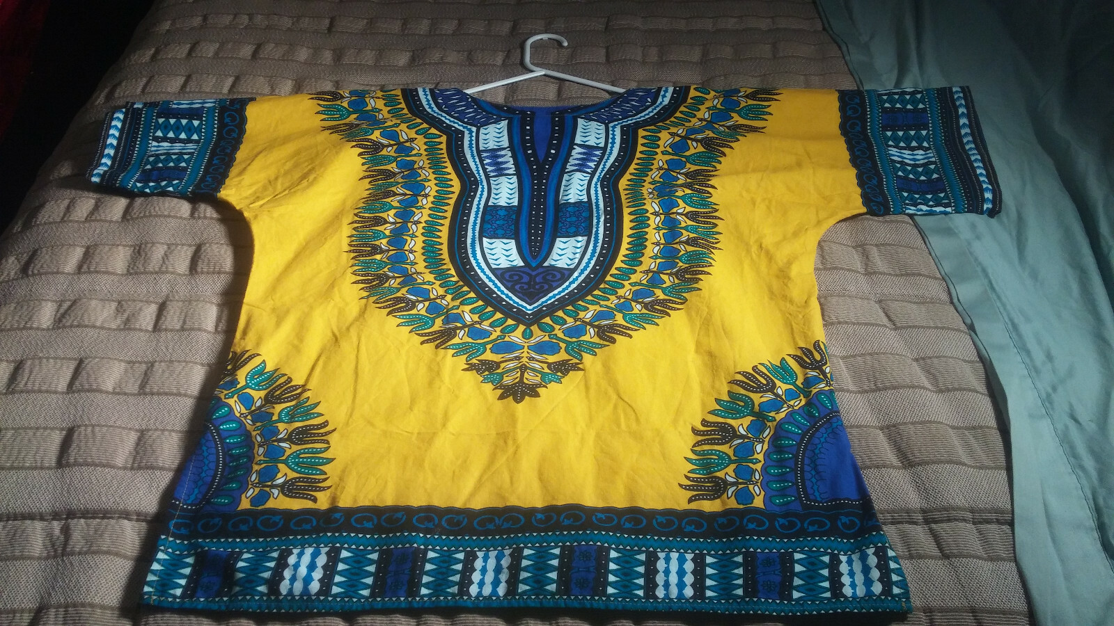 It Girl Yellow Blue Medium Men’s Unisex Short-Sleeve Dashiki (24 P-P, 26.5L)
