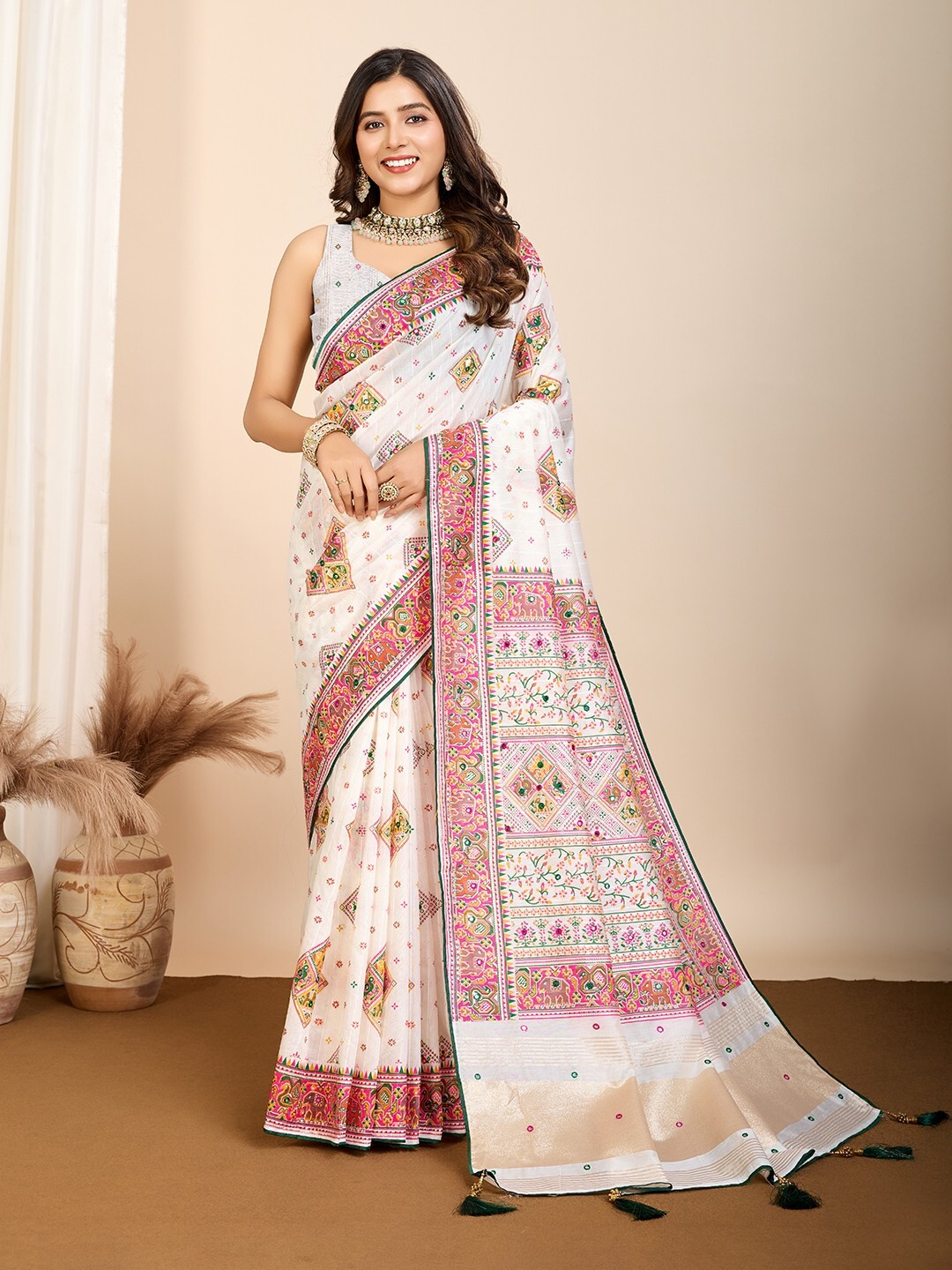 White Saree Are Muslin Cotton And Blouse Are Art Silk