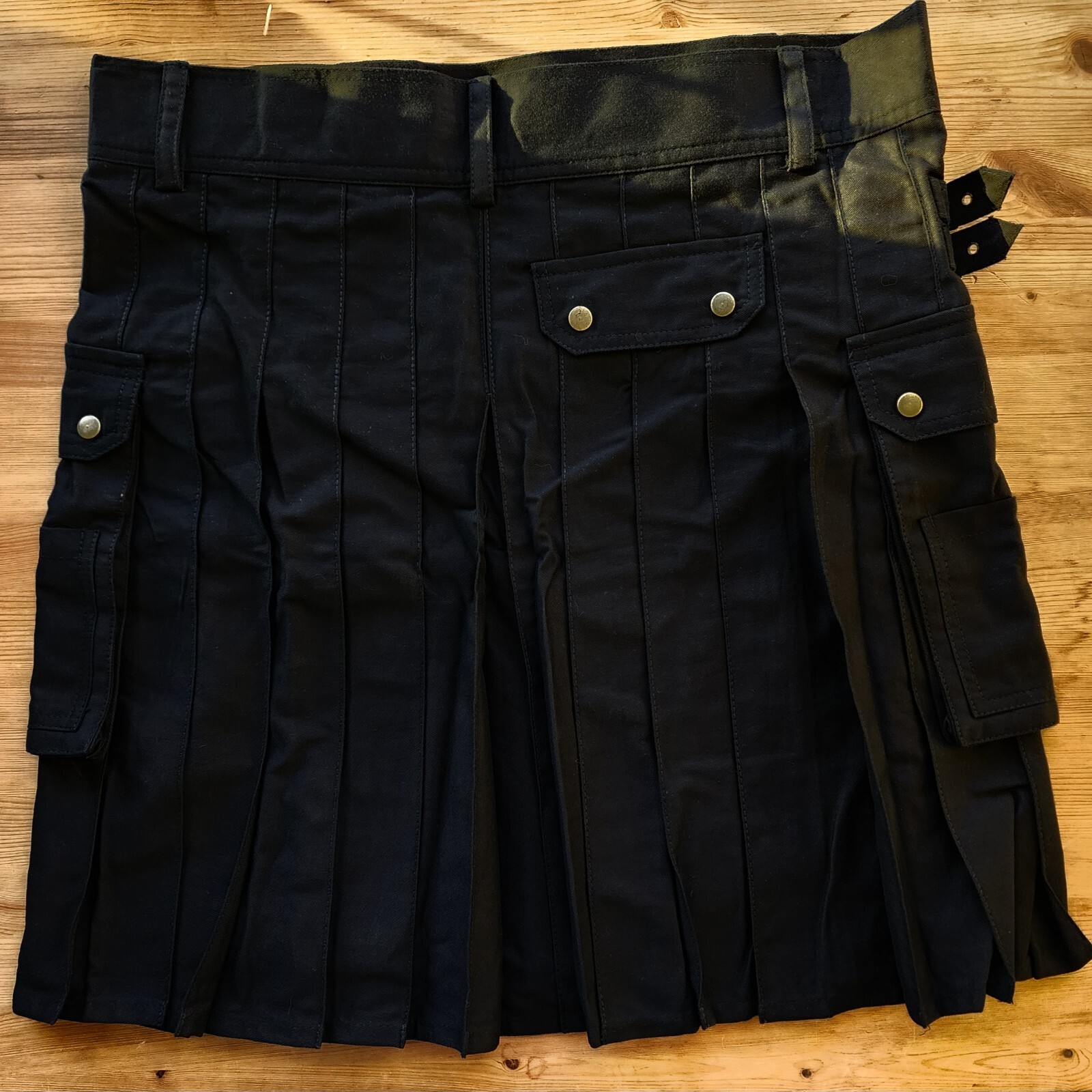 Men’s Black Utility Kilt Pockets Pleats Brass Buckle Scottish Goth Wedding Sz 42