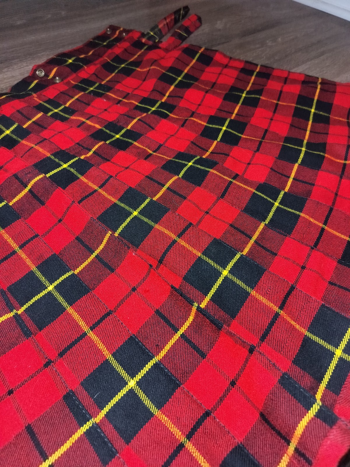 Men’s Red Plaid Utility Kilt – Tartan Pleated Scottish Skirt w Pockets – Size 36