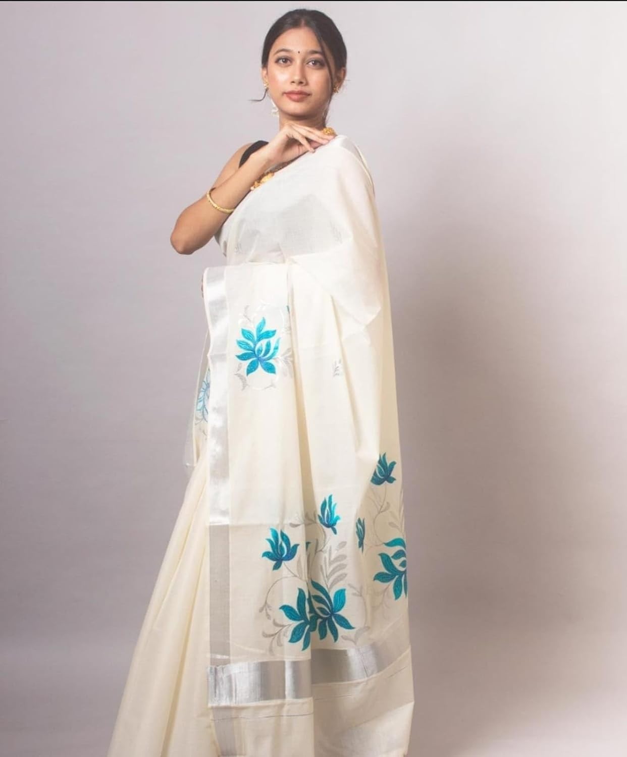 Women’s Kerala Kasavu Embroidry Cotton Saree With Running Blouse Piece