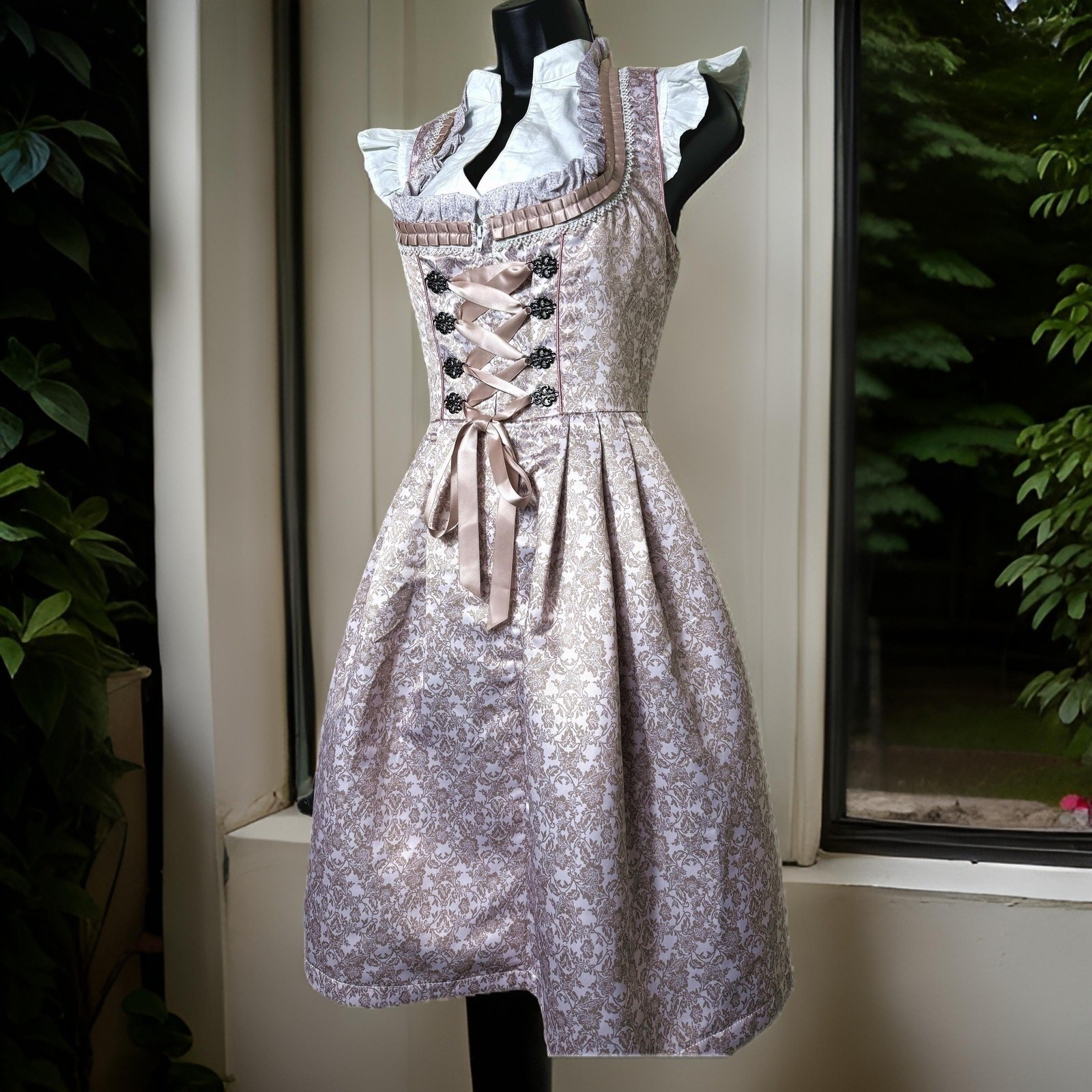 New Medium Oktoberfest Lavender Purple Jacquard Dirndl Dress Bavarian German