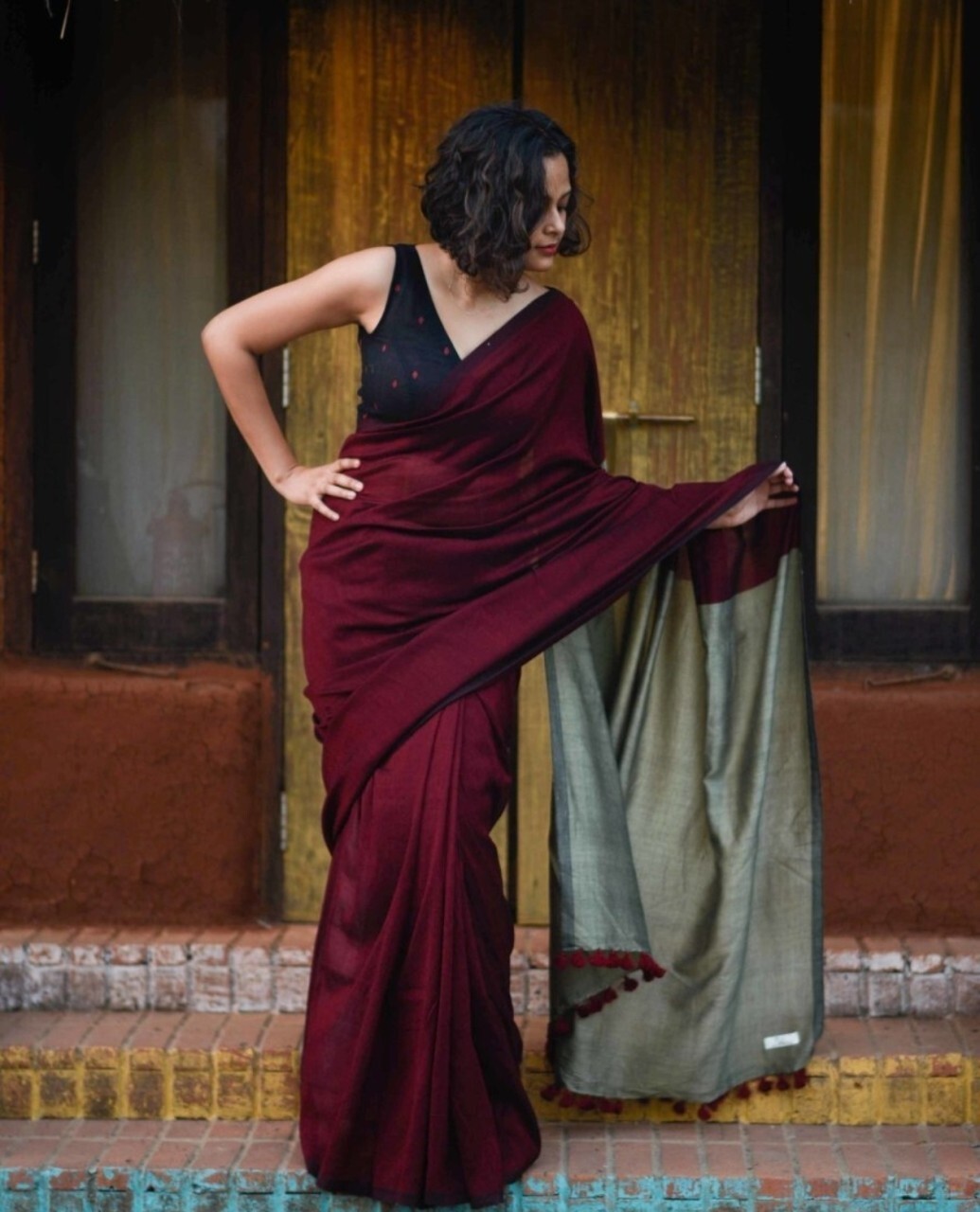 Woven Handloom Cotton Blend Saree (Maroon)
