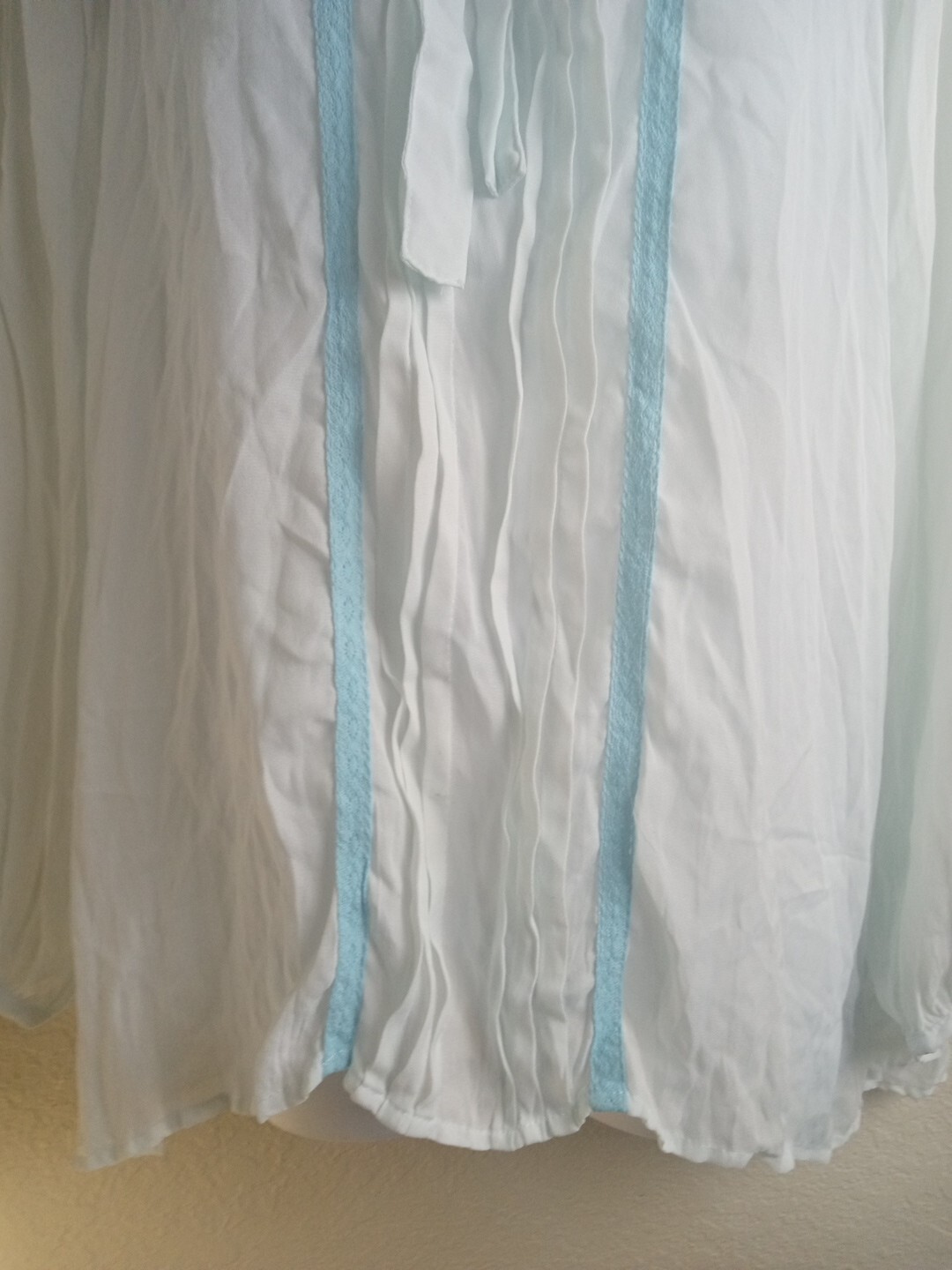 Melissa Paige Women’s Light Blue Chiffon Blouse Lace Detail Sz M
