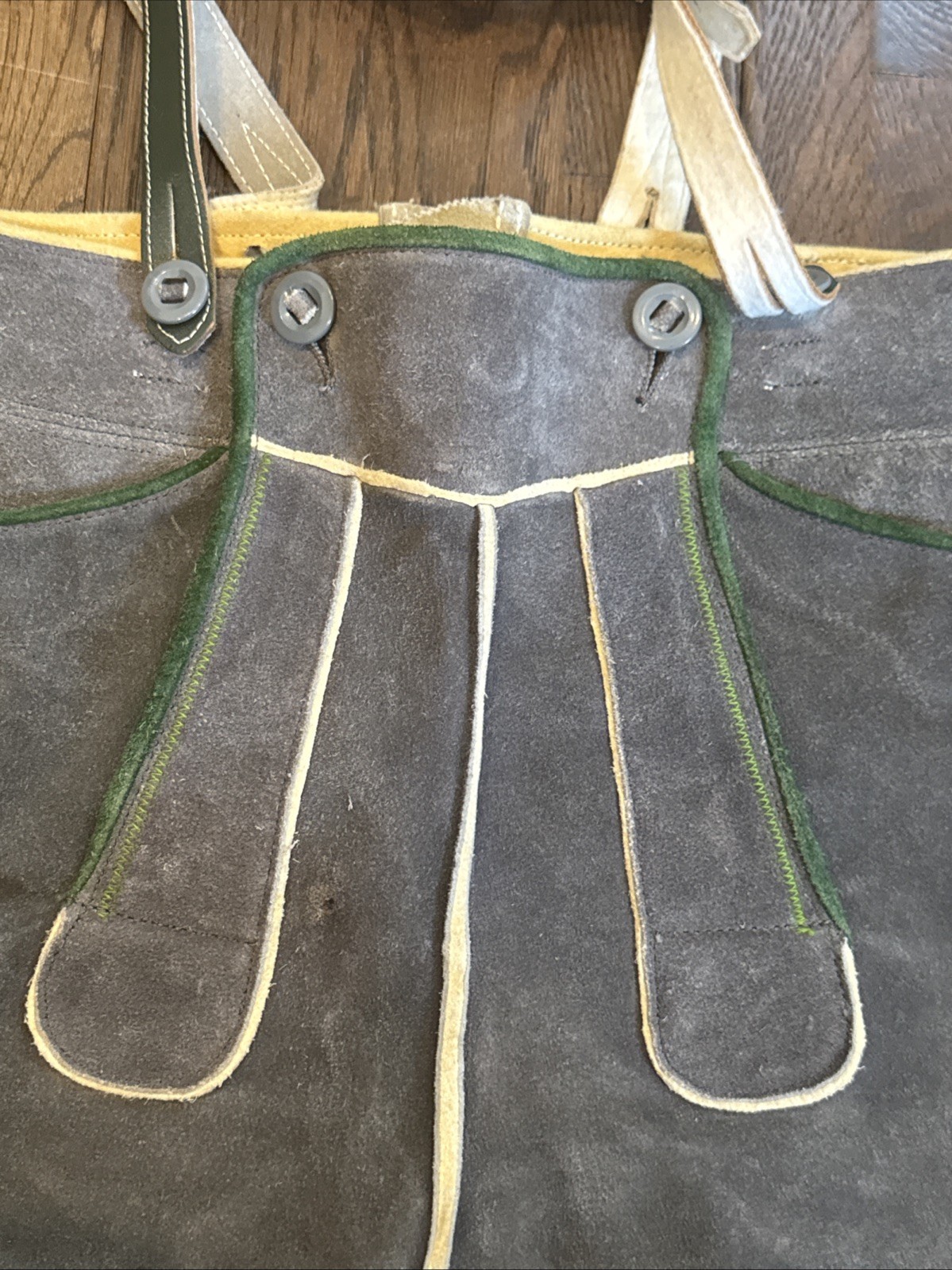 Men’s Vintage Lederhosen Gray Leather Green Accents w/ Suspenders Bavarian 33 EU