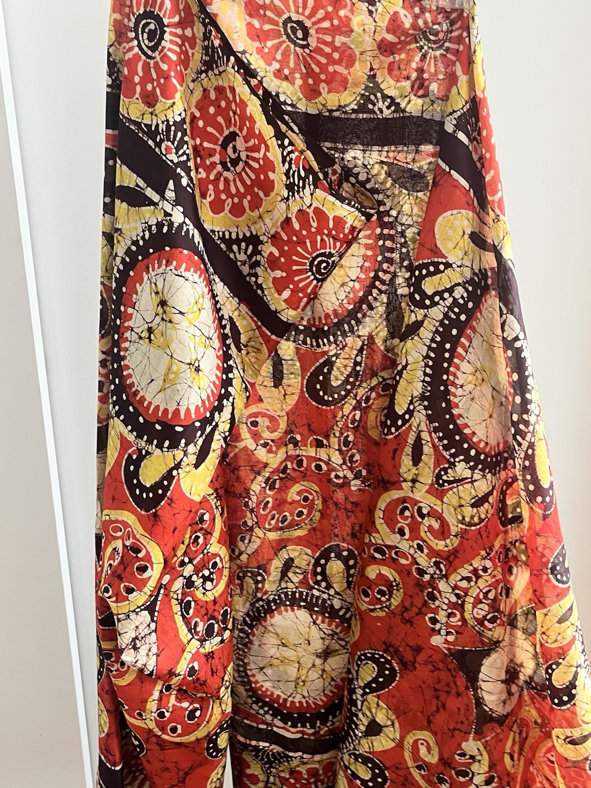 Fabric Red Brown Yellow Ivory 100% Silk Hand Wax Stunning Batik Saree Sari 43″ W