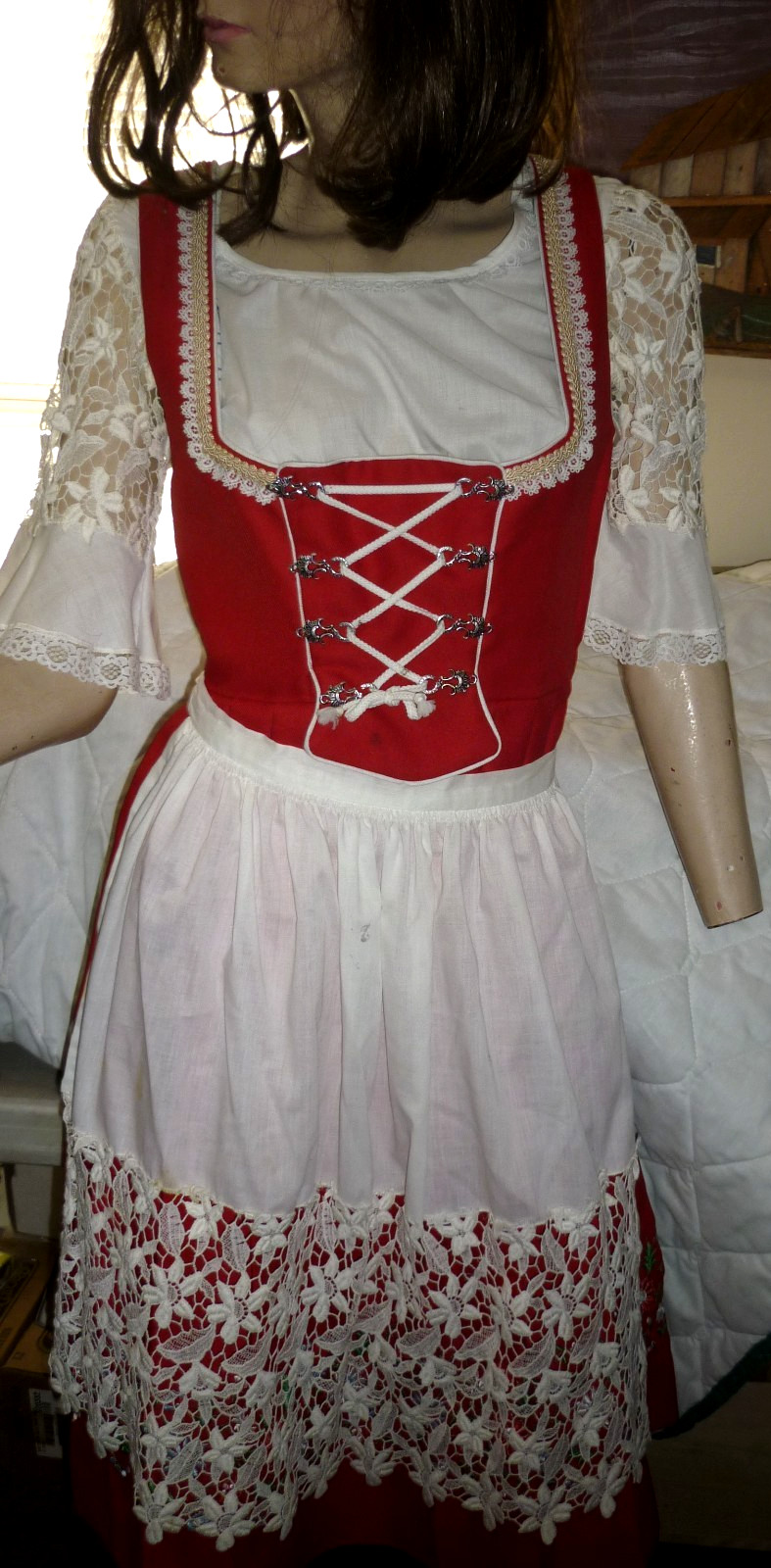 HAND MADE OCTOBERFEST DIRNDL ALPINE EMBROIDERED LACE DRESS AUSTRIA ? GERMAN ?
