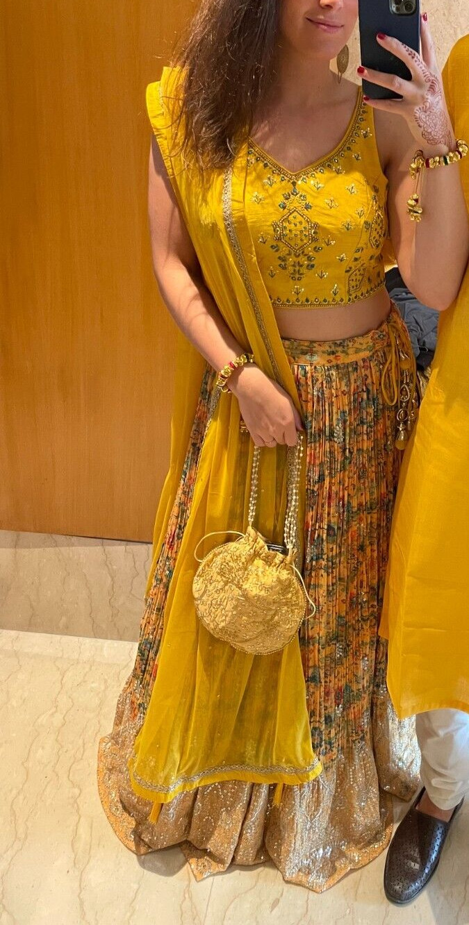 Yellow Manyavar & Mohey Lenga
