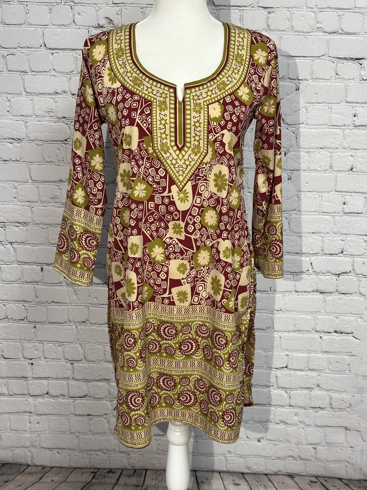Sharif Red and Green Patterned Long Sleeve Kurta
