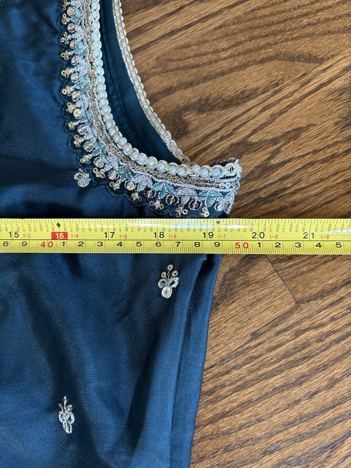 NWT Lashkaraa Embroidered Sequin Green Sleeveless Tunic Top Size Medium