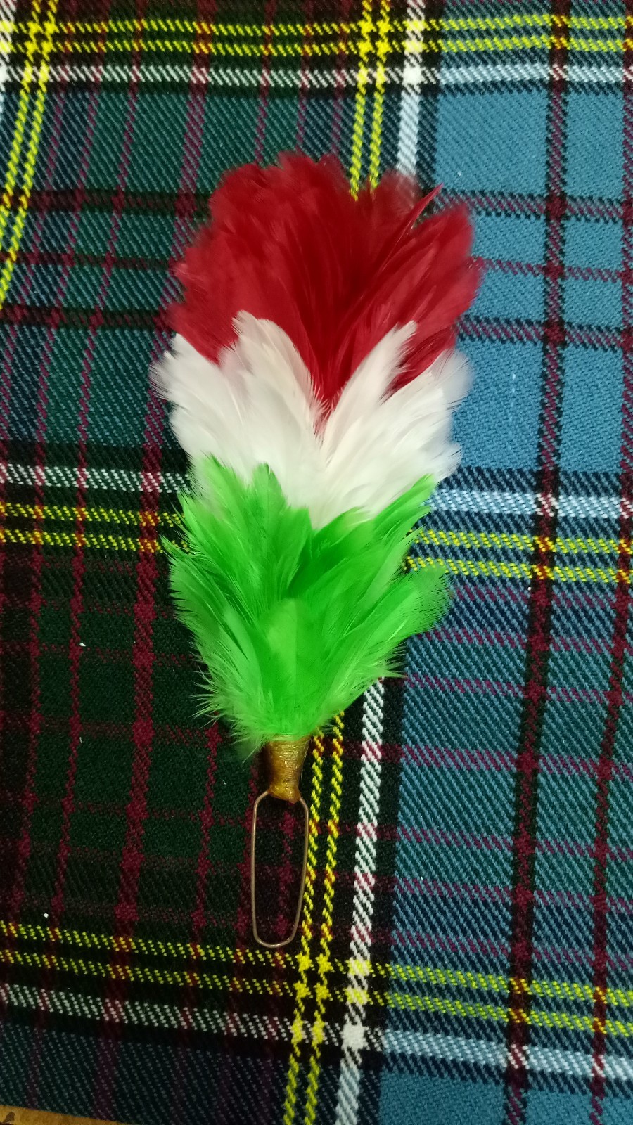 Feather Plume Hackle Red White Irish Green Glengarry Cap/Balmoral Hat Hackles 6″