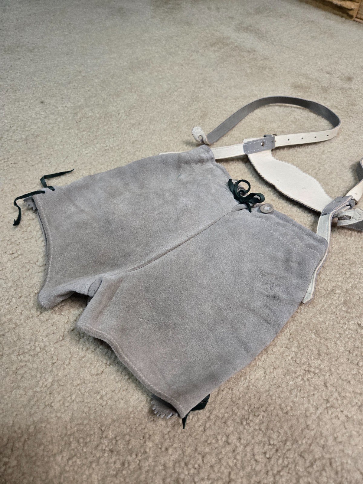 Vintage Child 20″ Waist Lederhosen Gray Suede Shorts w/ Suspenders Austria Made