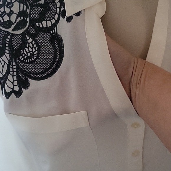 EXPRESS Embroidered Blouse Button Down Shirt Long Sleeve Career Top M designer