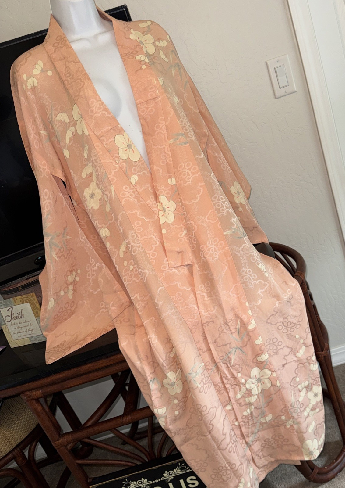 VINTAGE Kimono / Yukata SILK, peach floral design, lightweight ROBE