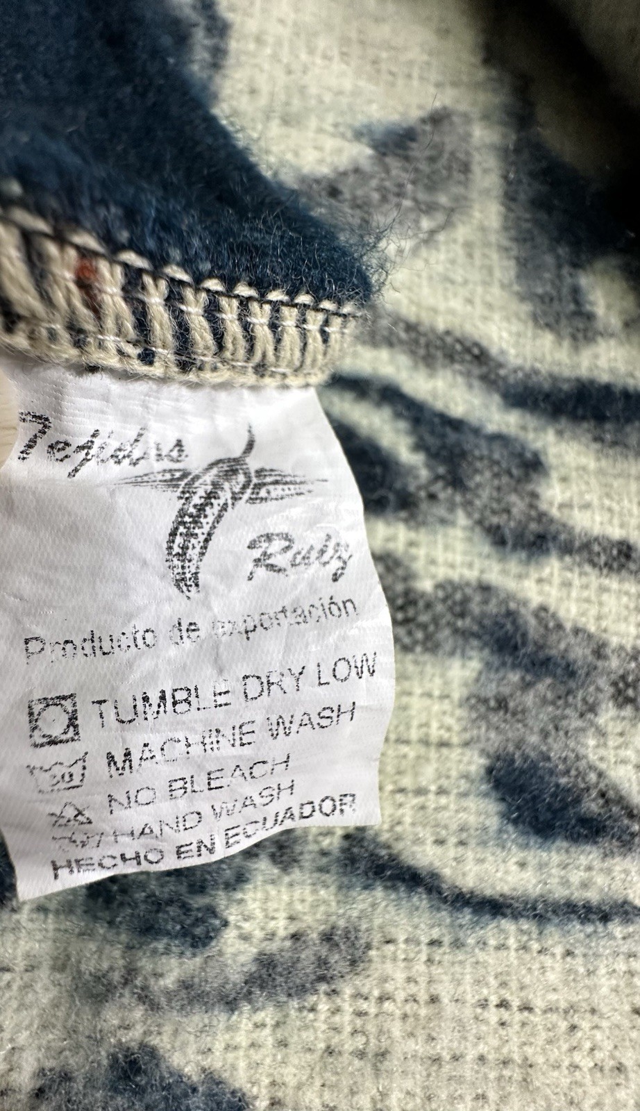 Tejidos Ruiz Alpaca Wool Ecuador Native Wolf Eagle Weave Hood Buttons Poncho