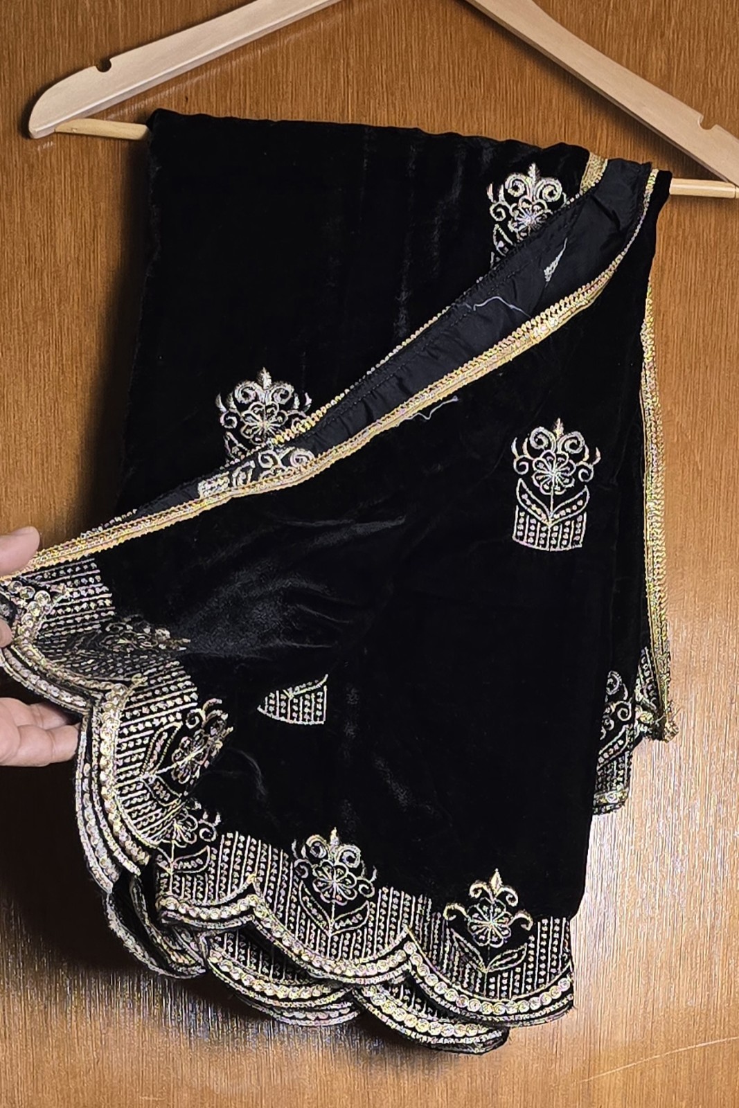 Beautiful embroidery work pakistani velvet shawl