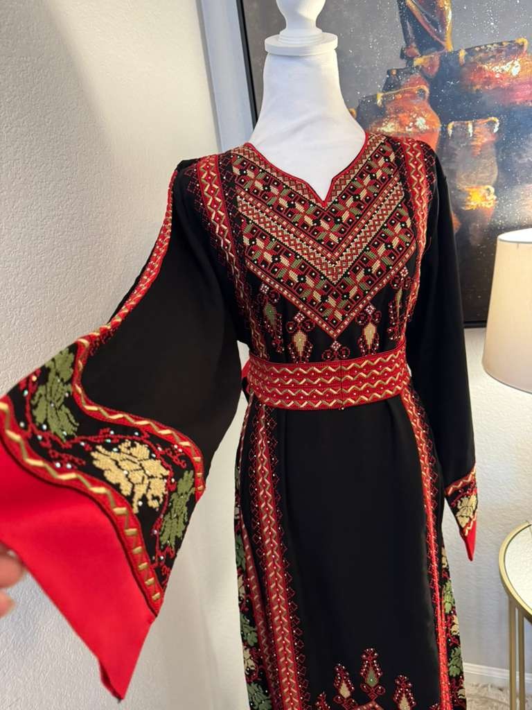 Roma Thobe – Women’s Embroidered Dress, Perfect for Eid, Abaya, Ramadan