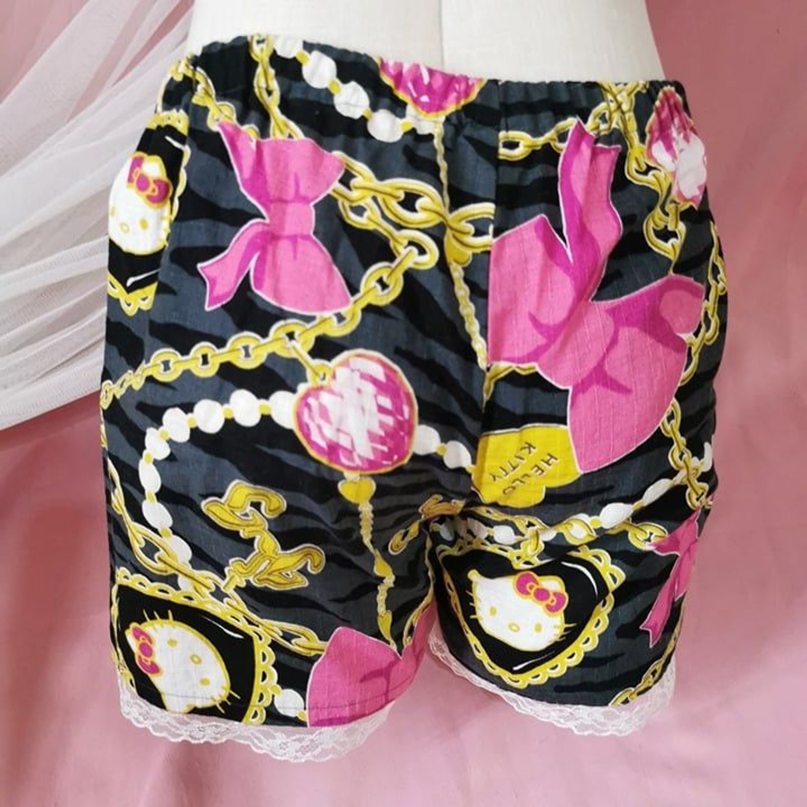 Hello Kitty Outfit Size Small Rare Black/Pink Lace Chains Ribbon Top Shorts Set