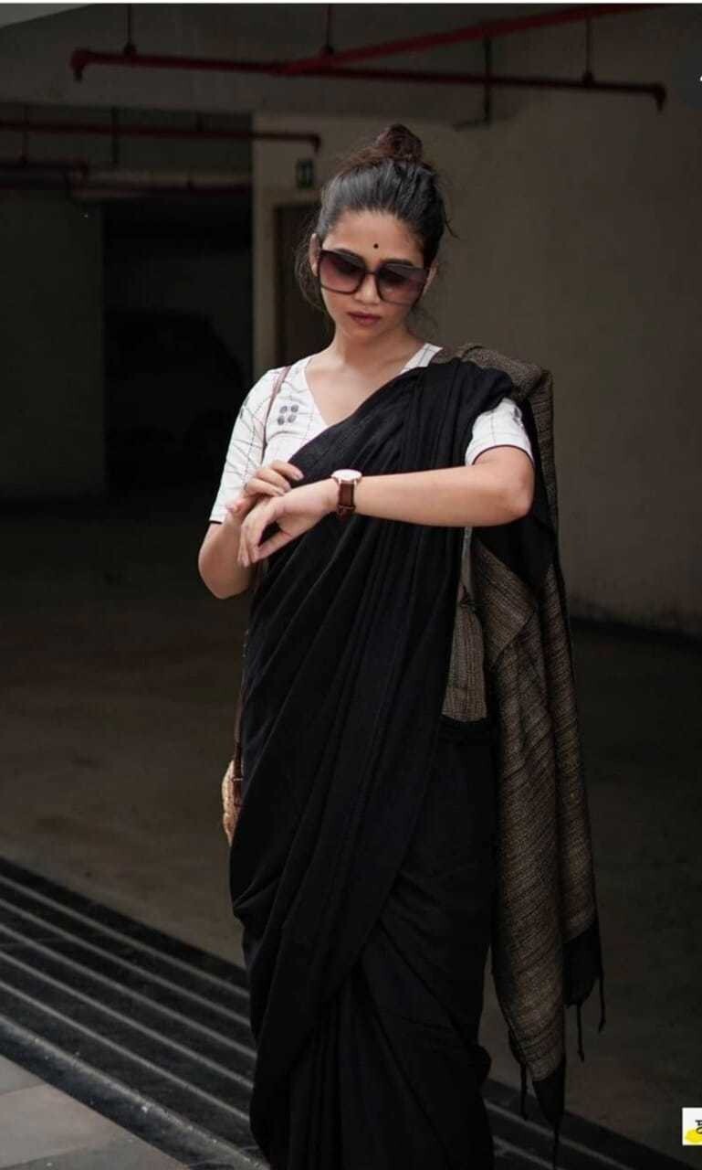 Woven Handloom Cotton Blend Saree (Black)