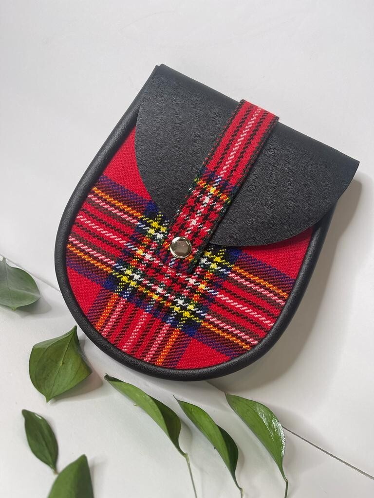 Red Plaid Sporran, with Black Leather Sporran, comes with Belt and Chain