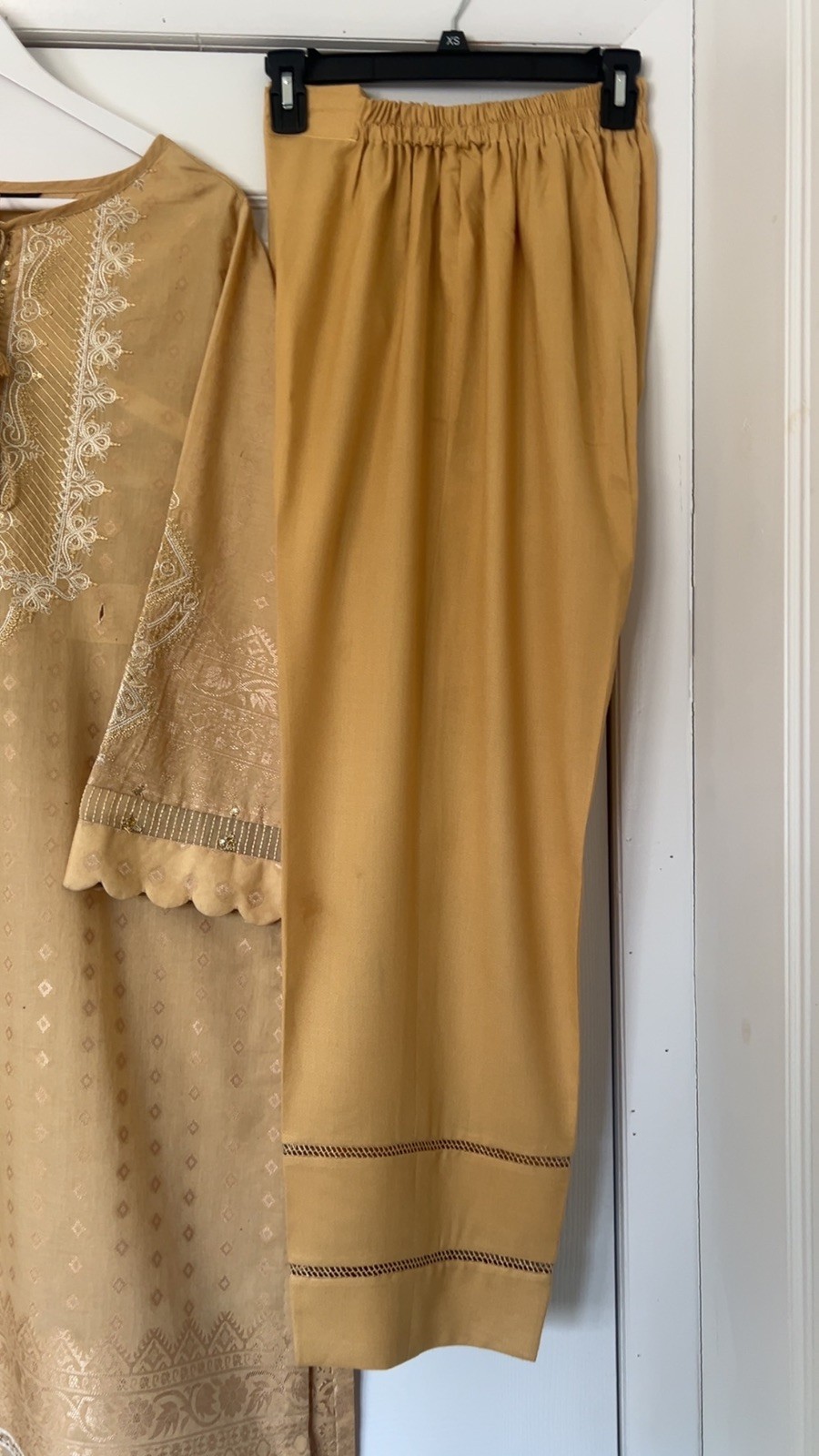 Sapphire casual 3 piece ready to wear shalwar kameez for sale!