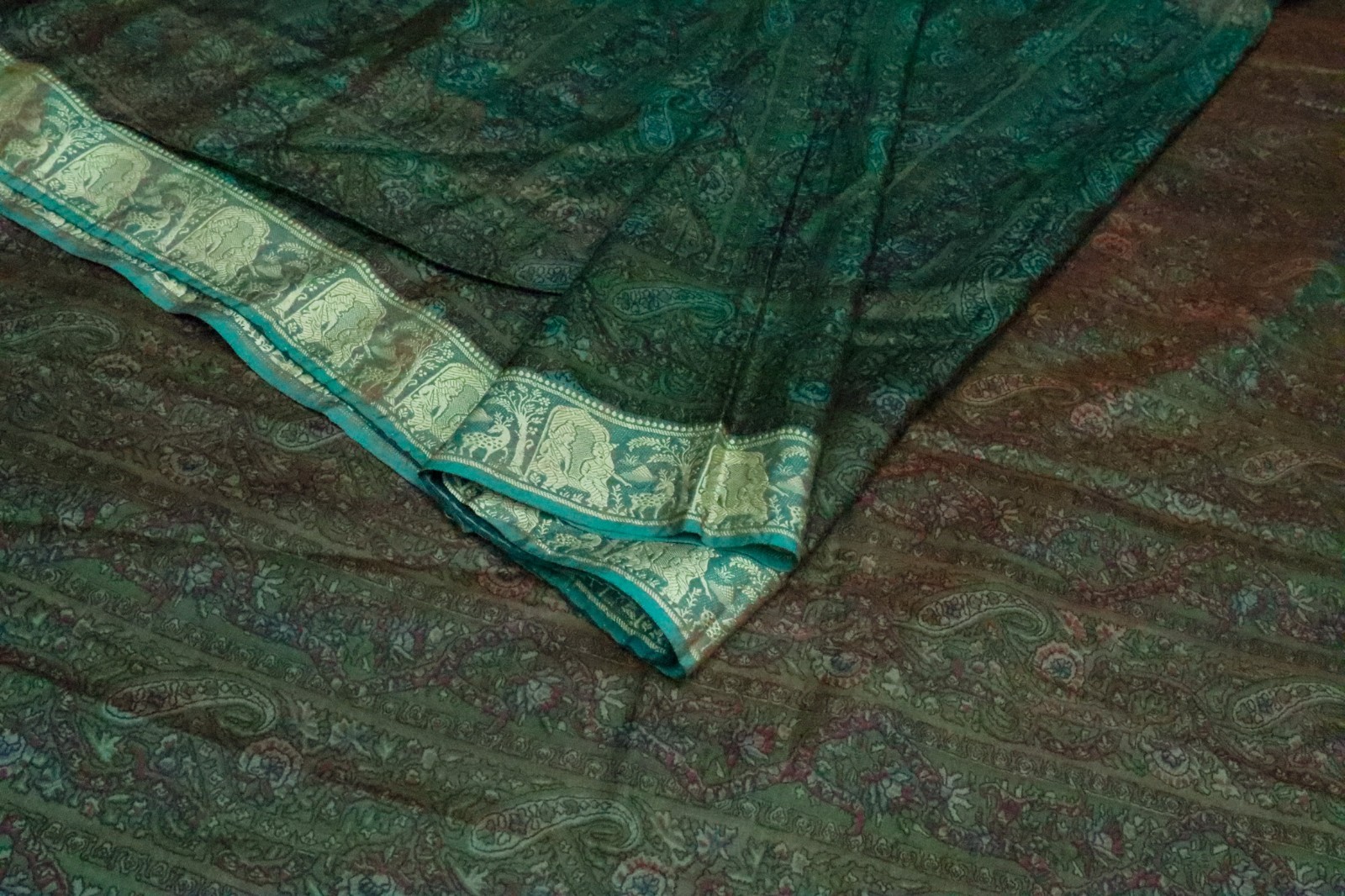 Vintage Silk Saree for Crafting, Sewing, Quilting, Upcycled Projects SS3506
