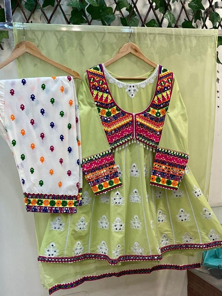 Pakistani designer salwar kameez Karma Embroidered/cotton Lien 3pc Organza Dupp.