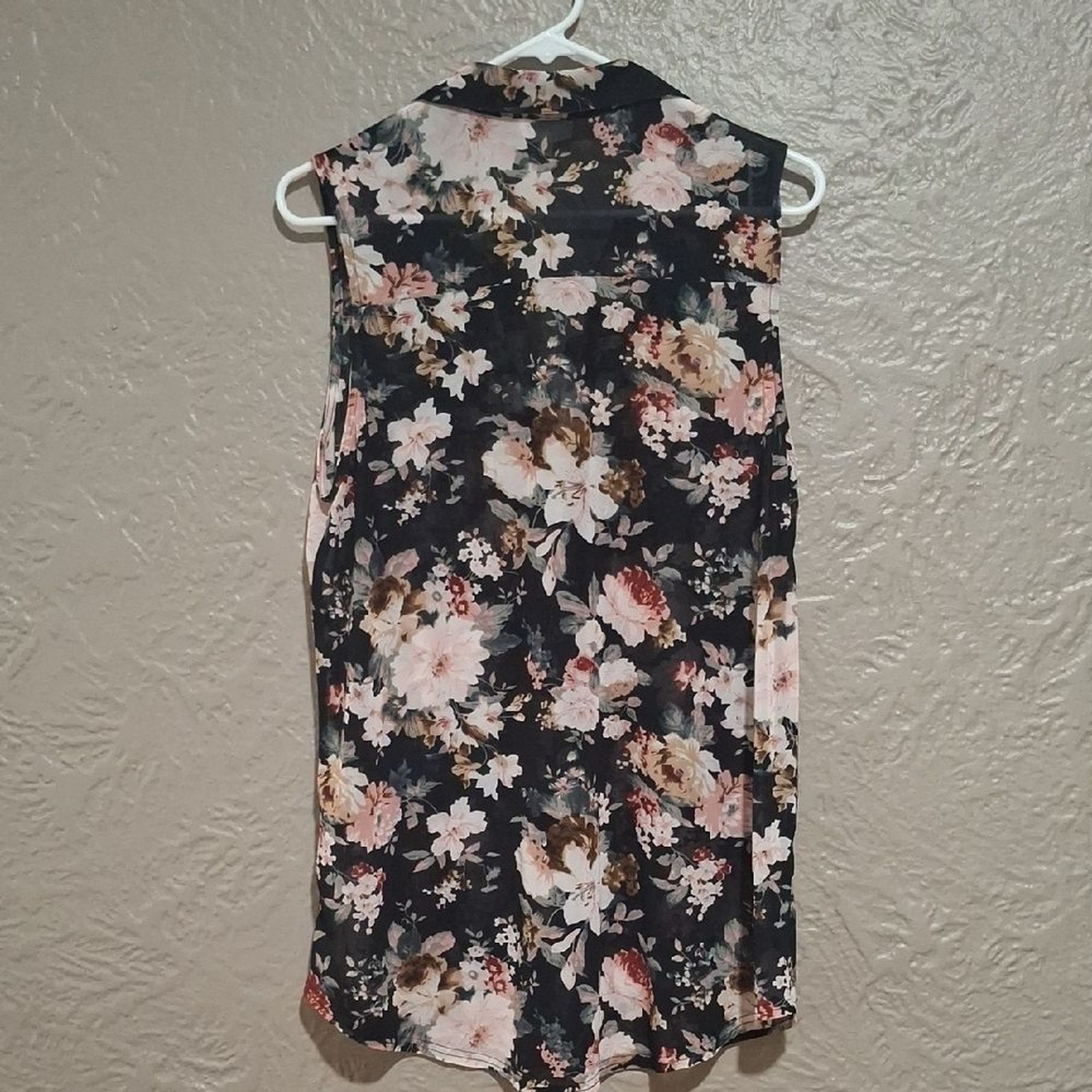 Siren Lily Wome’s Pink and Orange Sleeveless Blouse Notched Collar Size XL