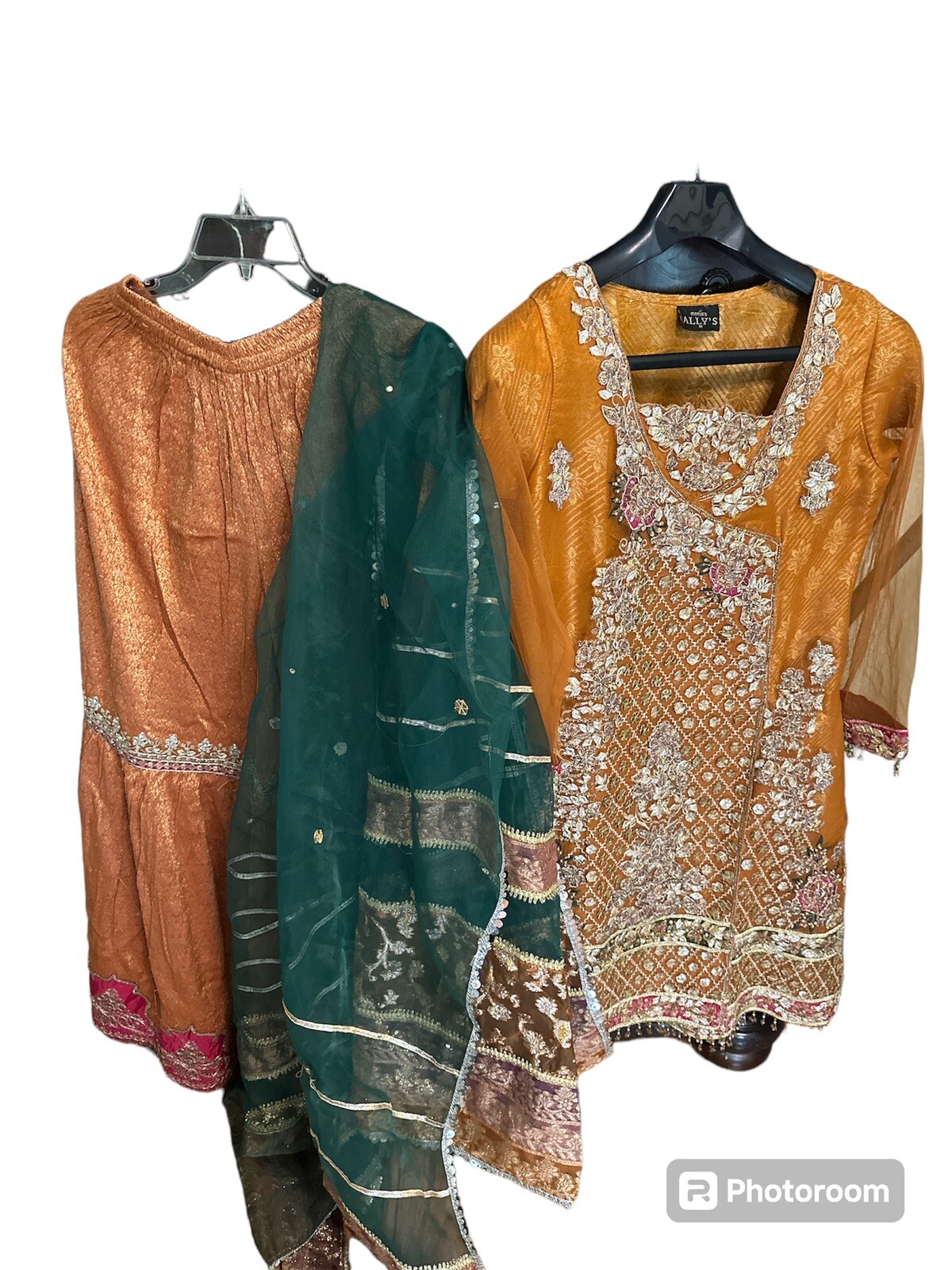 Three-piece fancy Guria medium size just size 18 inch Length 36 Inch