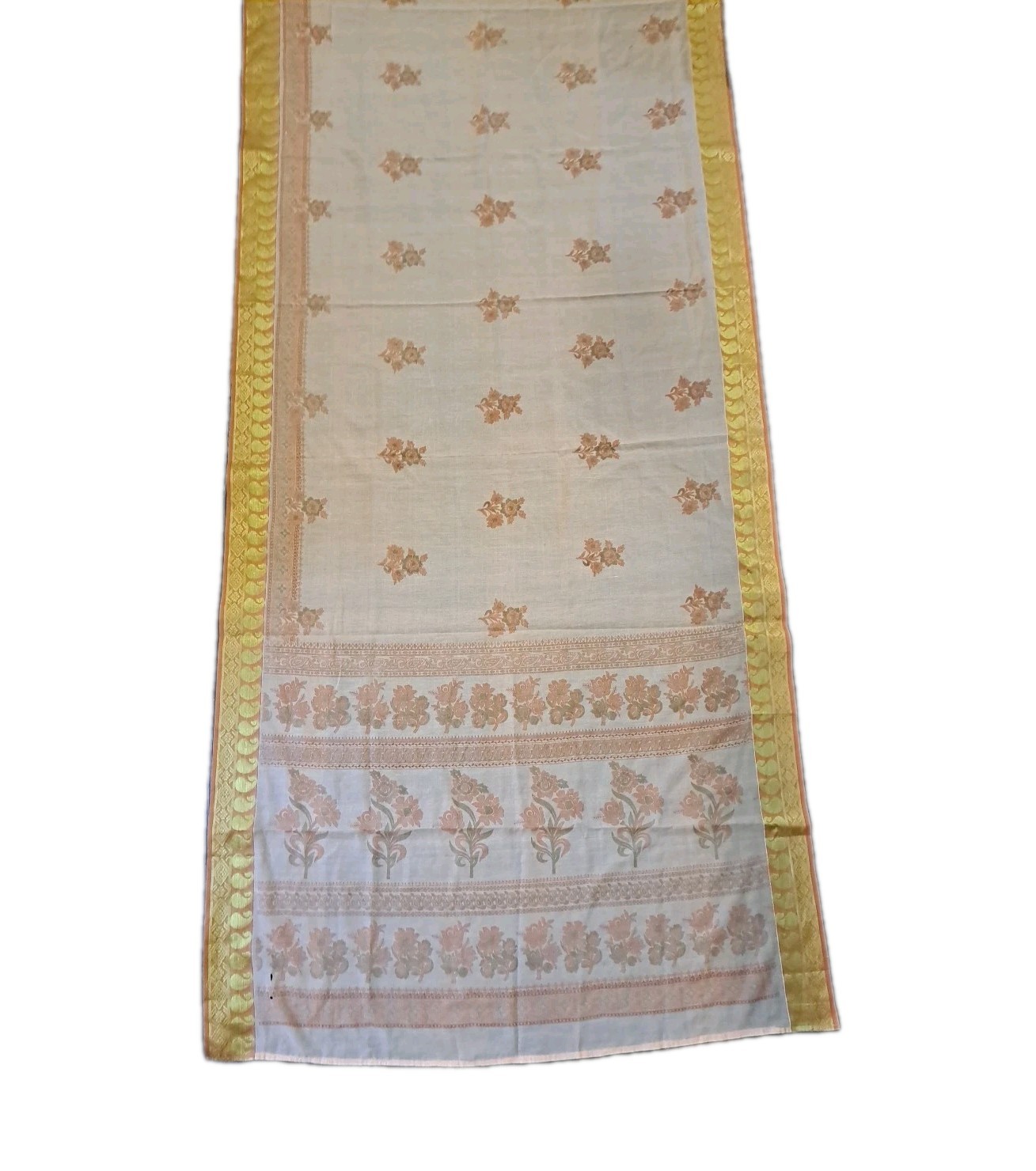 Womens Indian Saree Peach Color Floral With Gold Accents Aprox 19 Feet Long