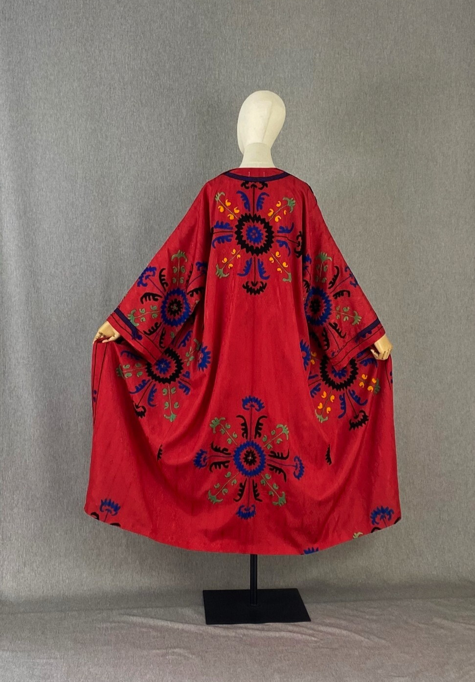 Hand embroidered chapan/Uzbek suzani coat/Boho jacket/ethnic abaya/Red kimono
