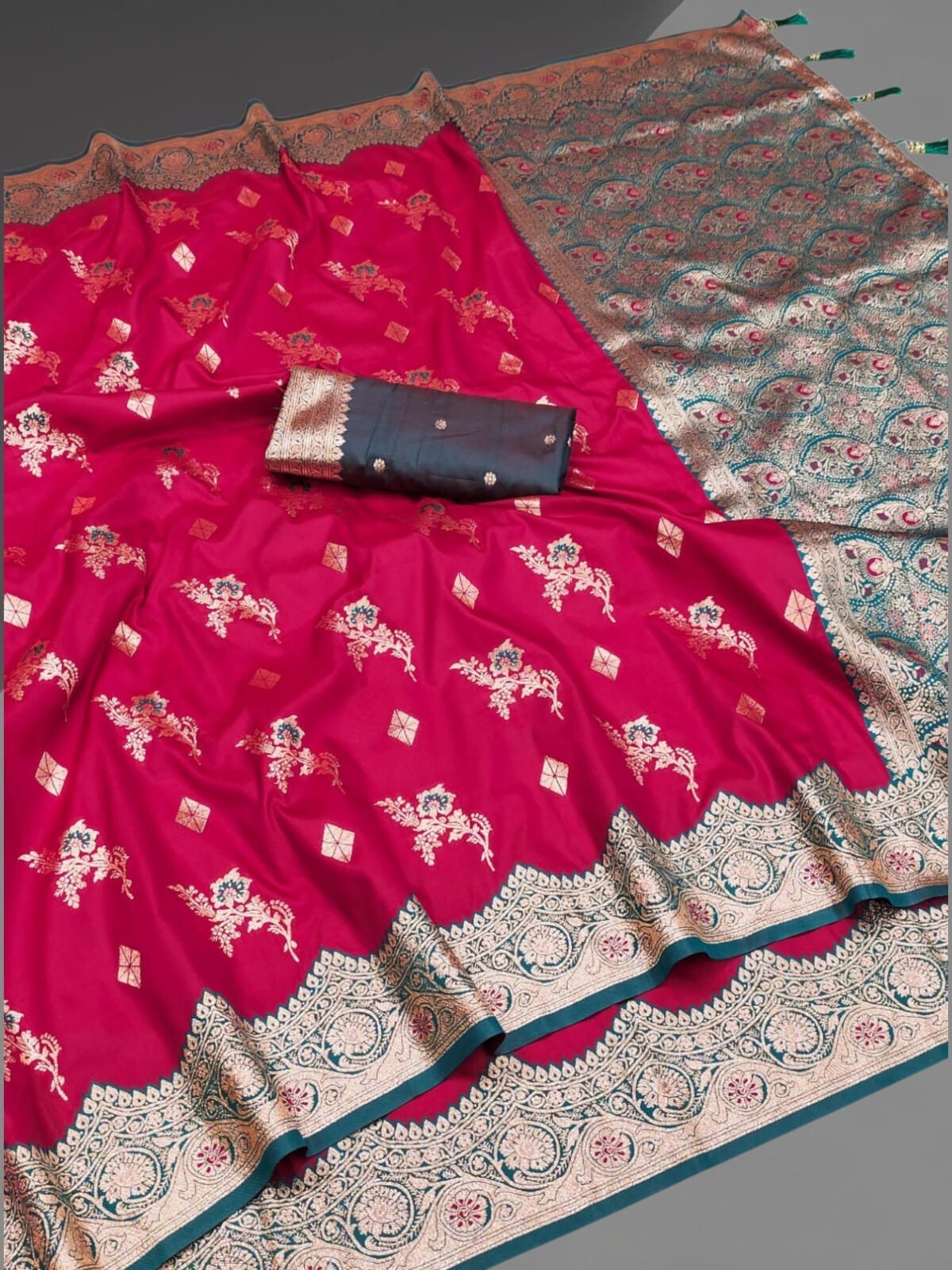 Soft Banarasi Silk Saree With Zari Weaving Design and Contrast Blouse,Ethic Wear