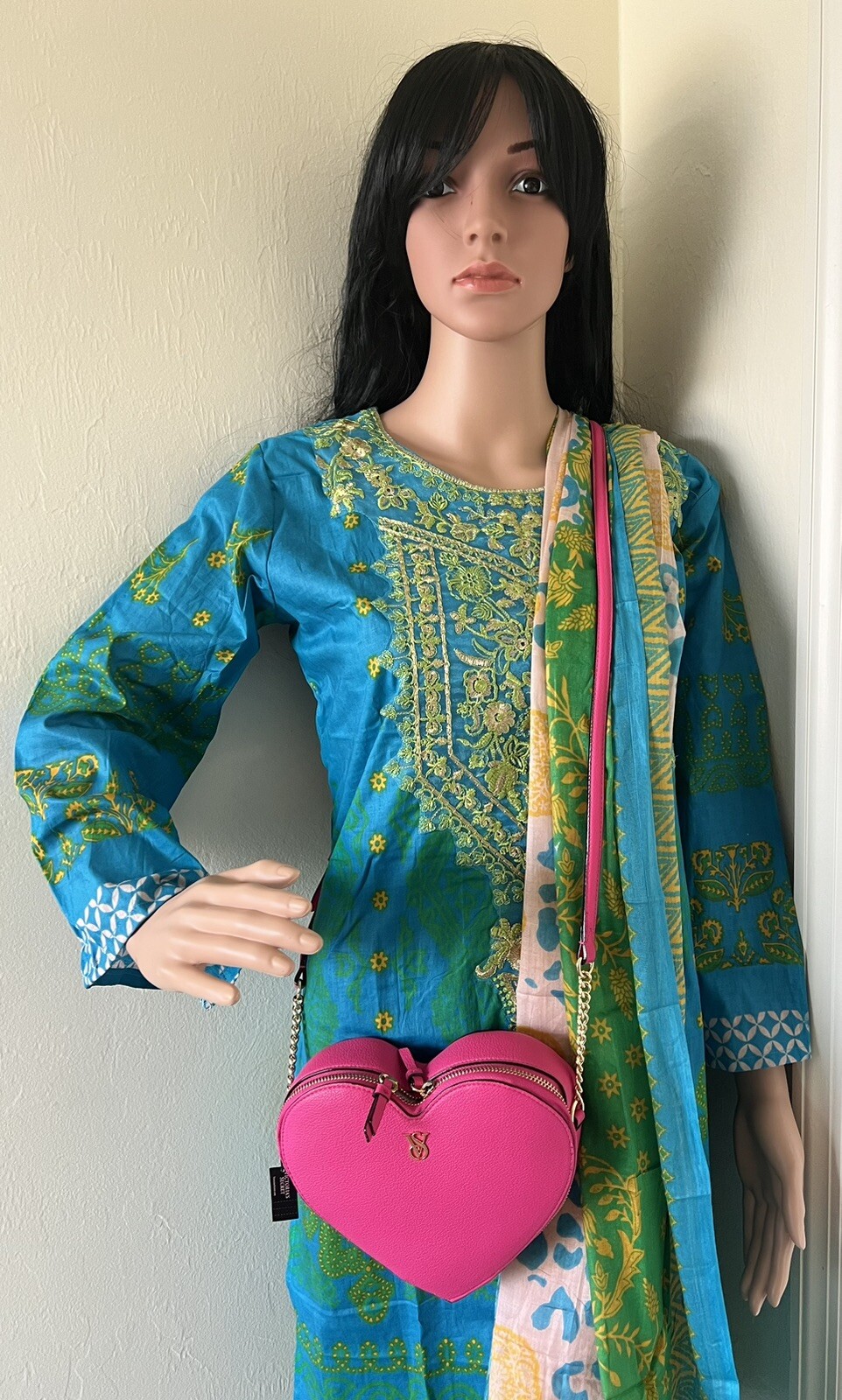NEW Sana Safinaz pakistan embroidered salwar kameez in size M-38 3pc pick yours.