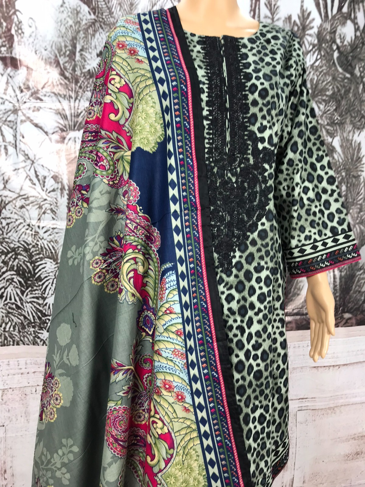 TAWAKKAL MAHRU EMBROIDERED LAWN Collection 3 PIECE SUIT READY TO WEAR