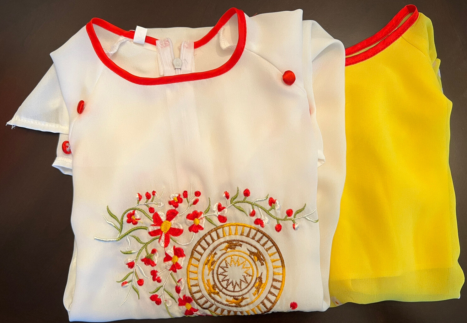 Set Of Two Aodais+1 Pants LITTLE GIRLS AO DAI SIZe 3 -4Years
