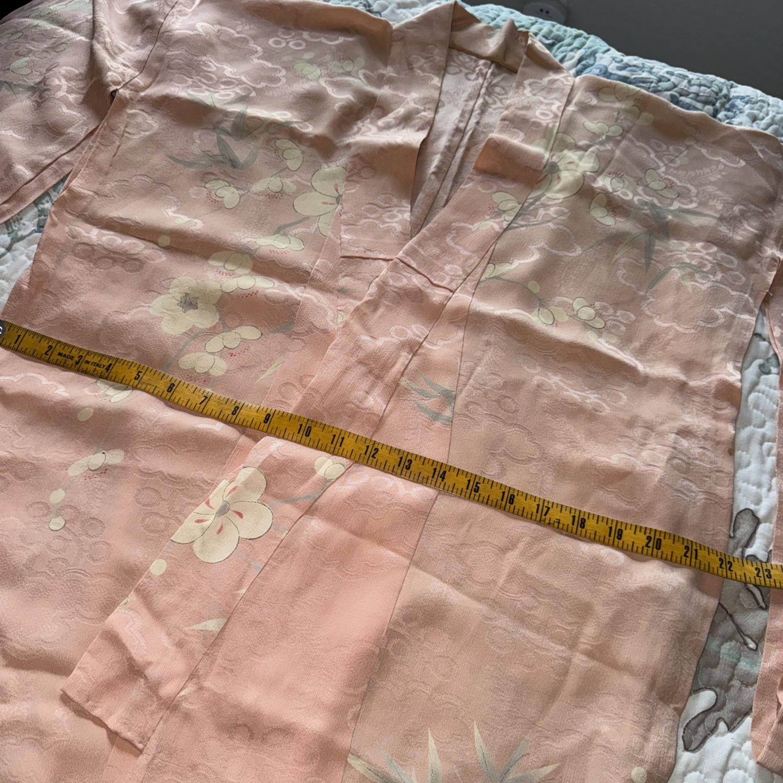 VINTAGE Kimono / Yukata SILK, peach floral design, lightweight ROBE