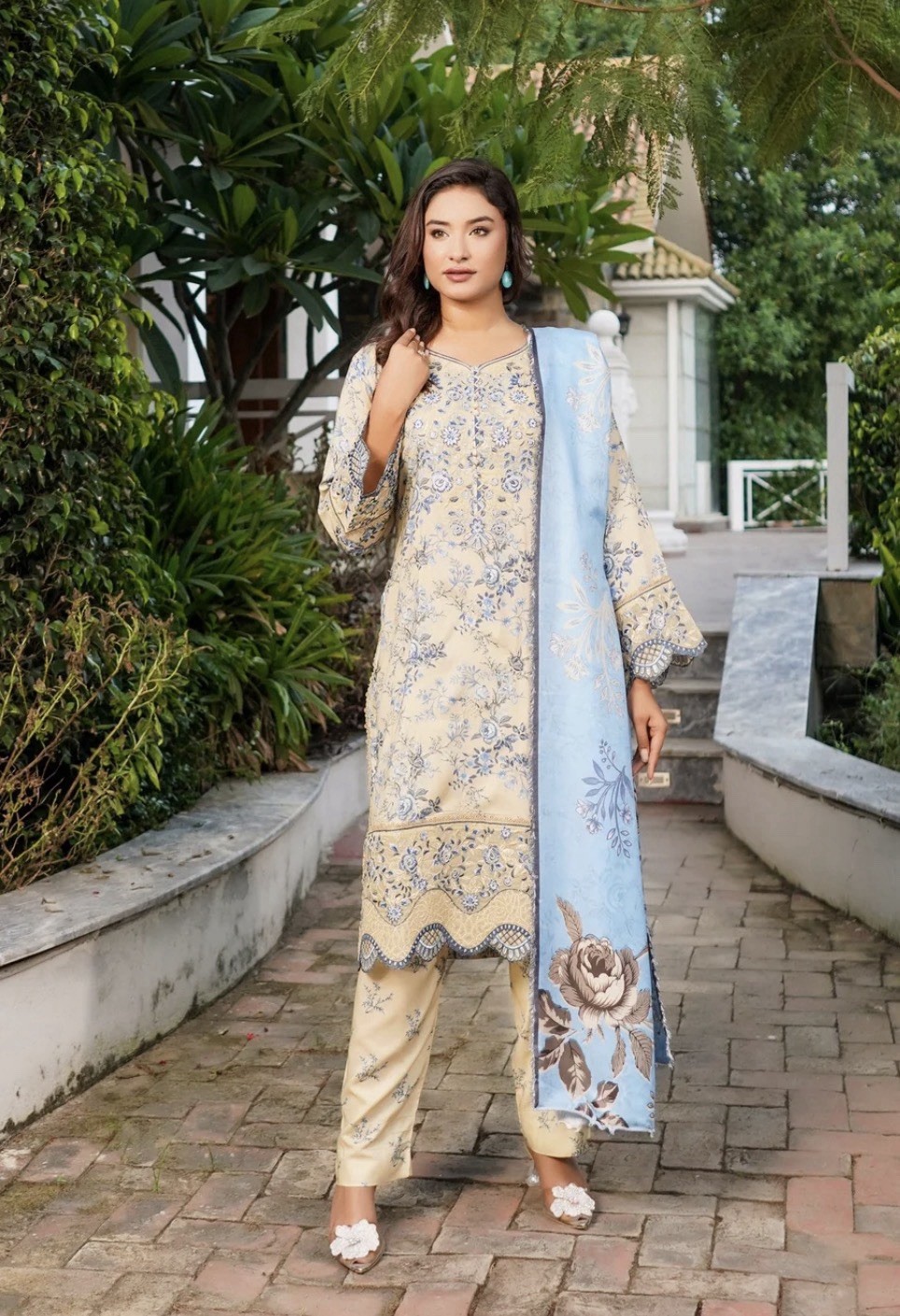 pakistani 3 Piece Linen Printed dresses for women size Large