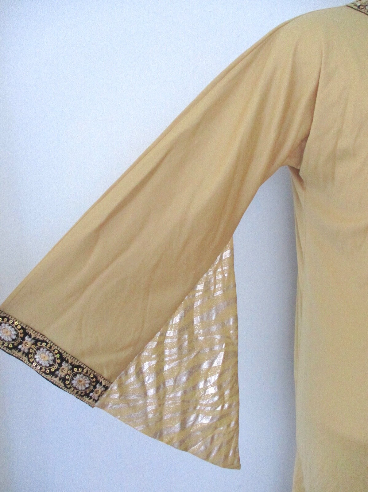 NWT Dubai gold dishdasha thoub black ribbon silver zebra seashells Adult S
