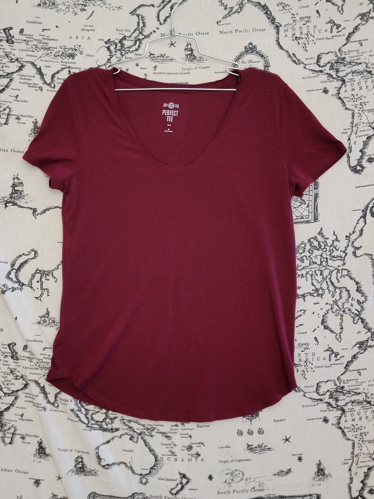 So Perfect Tee Women’s Relaxed Fit V-Neck Short Sleeve T-Shirt Size M Maroon