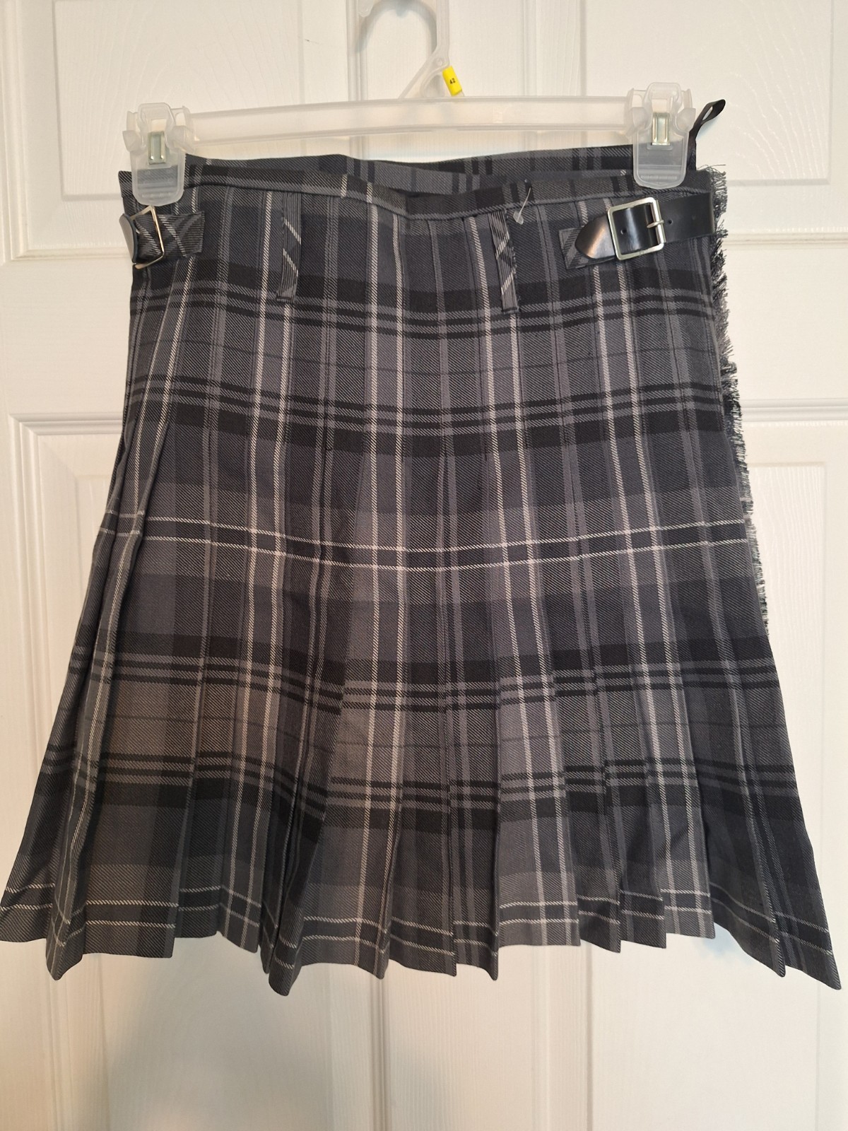 The Kilt Boyls Deluxe Kilt Heritage of Ireland Scotland Gray Youth 9-10 yrs New
