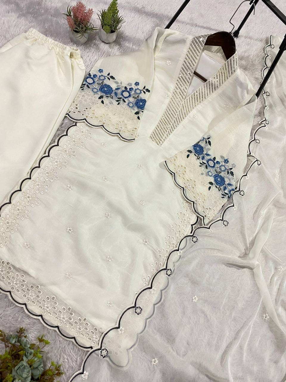 New Launching Mal Chanderi Kurta Palazzo With Organza Dupatta For Function Wear