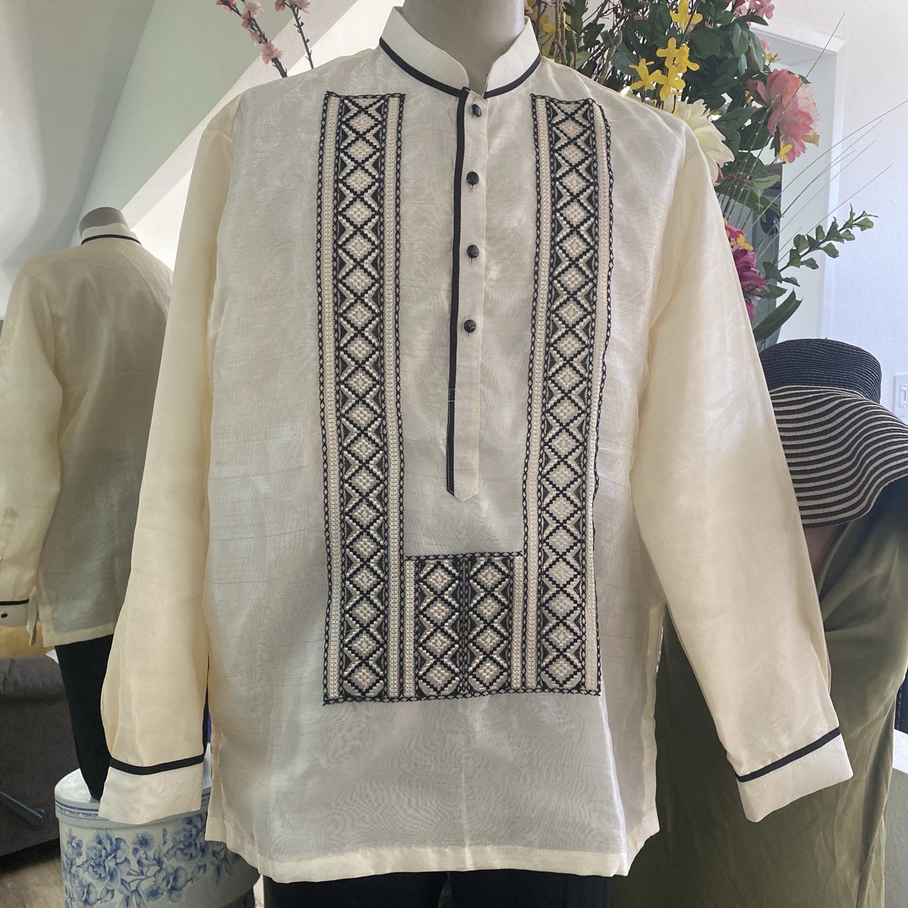 Barong Tagalog XL With Black Embroidery Design
