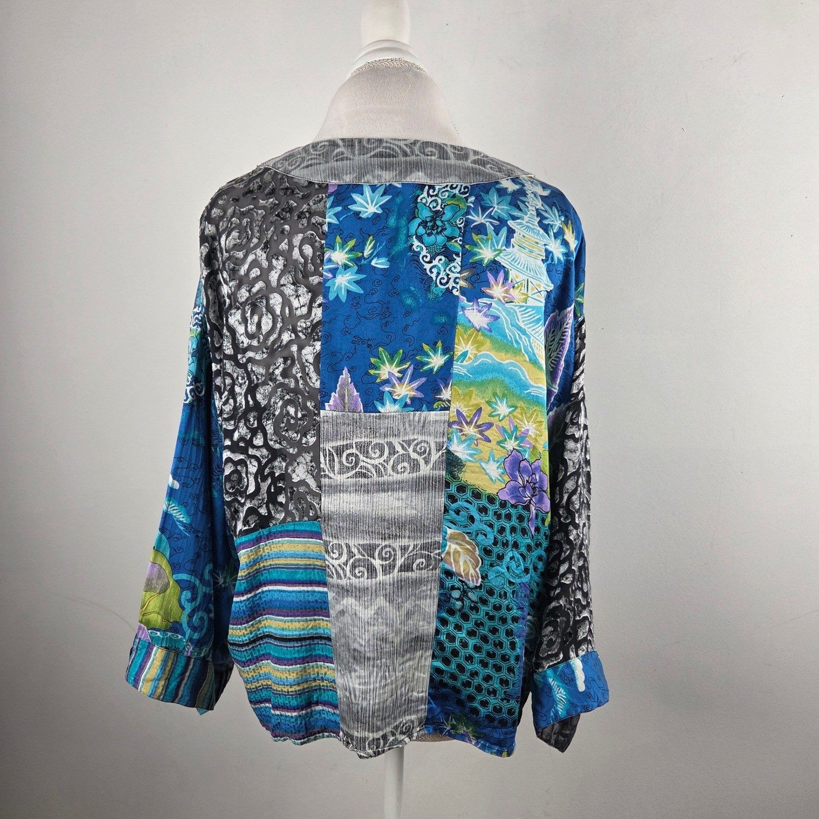 Chico’s Silk Blend Patchwork Kimono Jacket Blue Floral Asian Print Size 3 L XL
