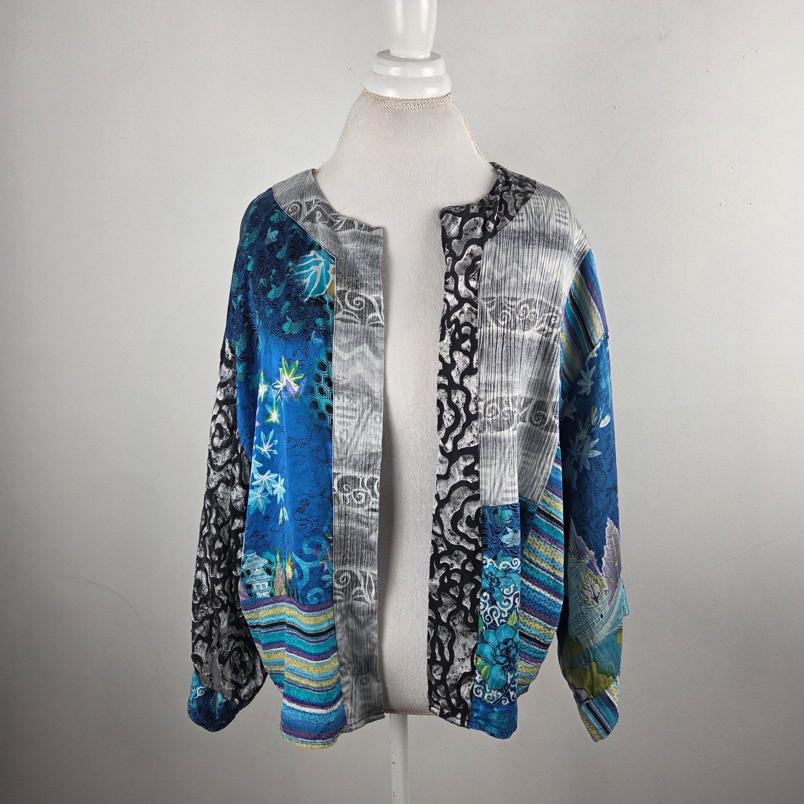 Chico’s Silk Blend Patchwork Kimono Jacket Blue Floral Asian Print Size 3 L XL